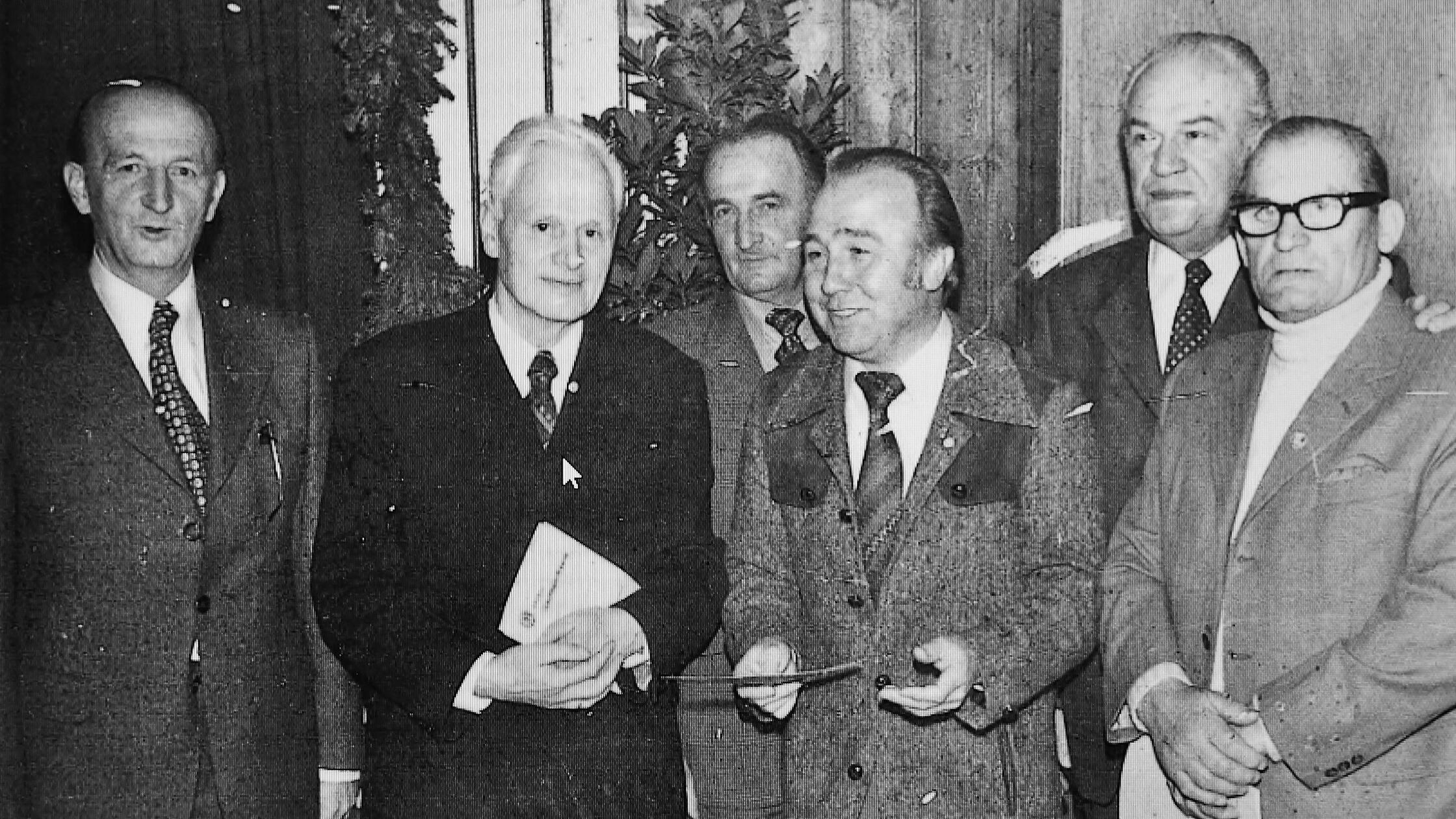 Bürgermeister Friedrich Schönwald (3. von rechts) 