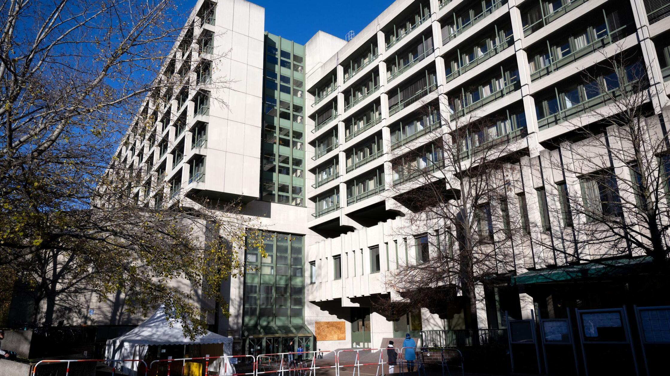 Staatsregierung hält an Verkauf von Strafjustizzentrum fest