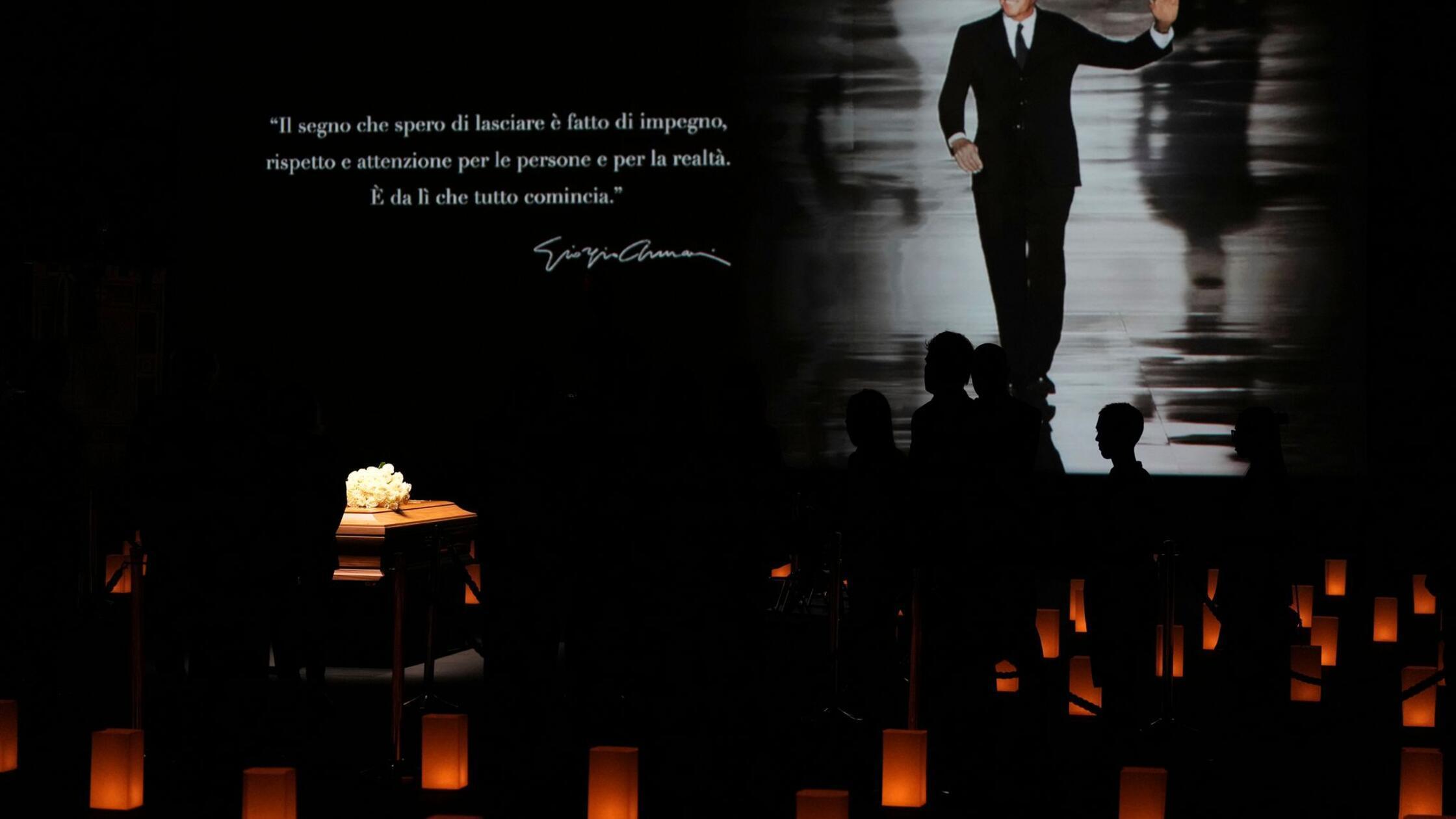 Abschied von Armani: Lange Schlangen am Sarg