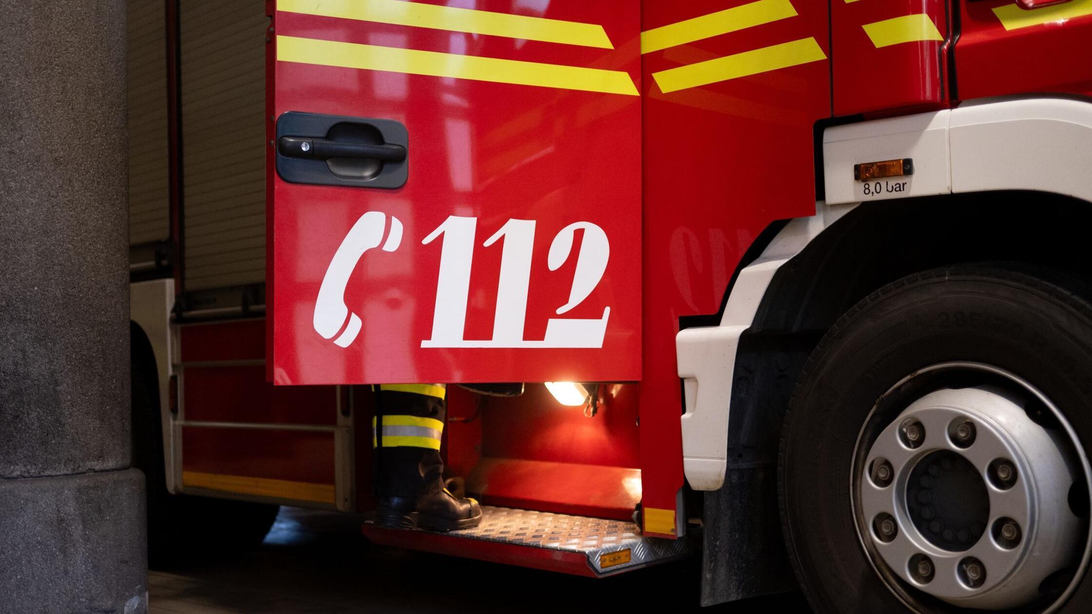 Feuer auf Balkon greift auf Dachstuhl über