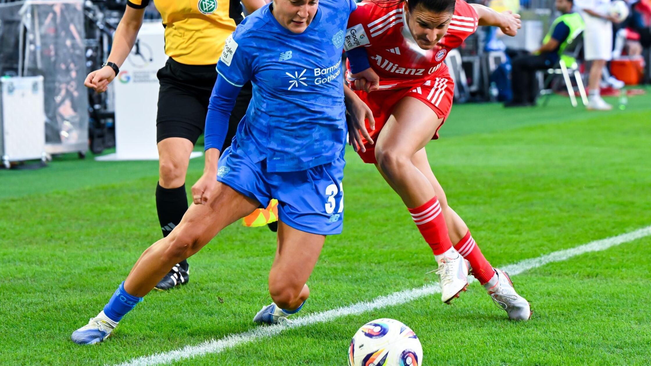 Bayern siegt gegen Bayer dank Doppelschlag vor Rekordkulisse