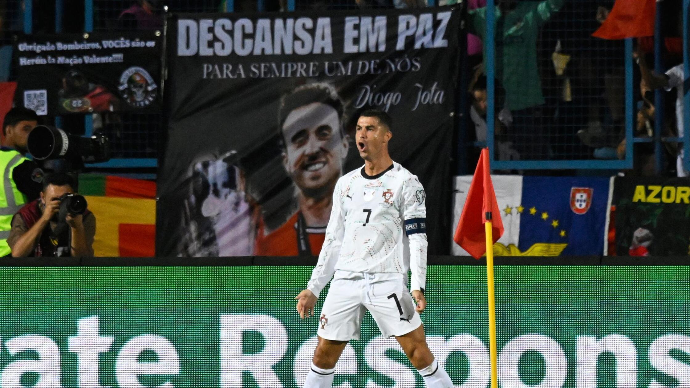 Gedenken an Diogo Jota: Ronaldo-Tore bei Portugal-Sieg