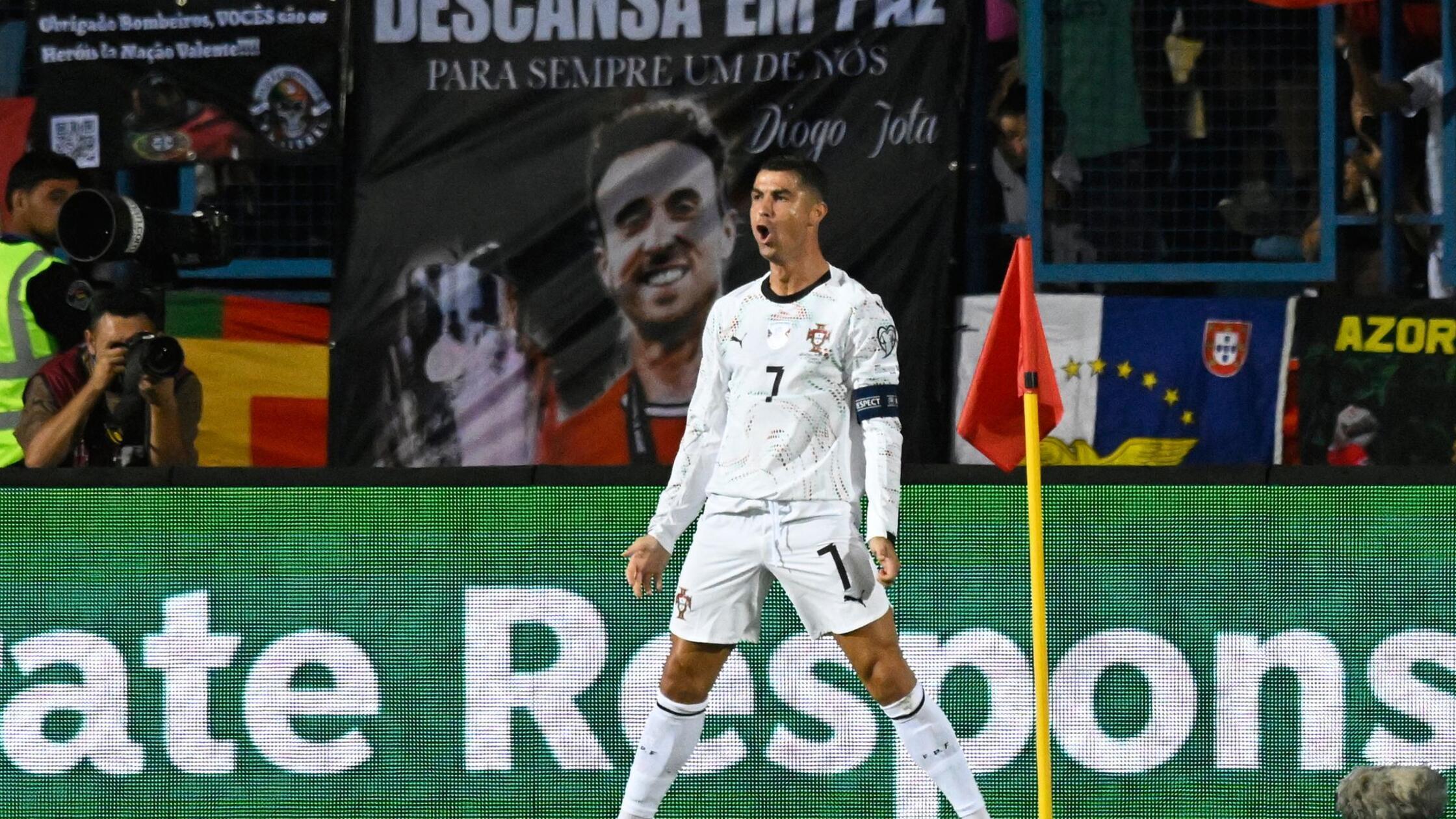 Emotionaler Auftakt: Ronaldo und Portugal erinnern an Jota