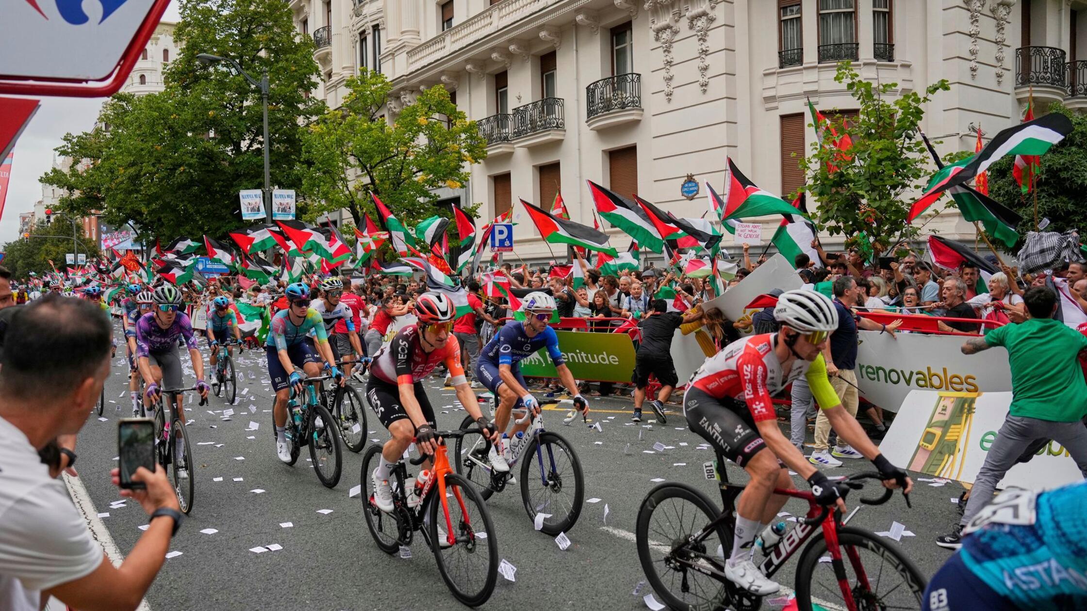 Wieder Protestaktion bei der Vuelta: Radprofi Romo gestürzt