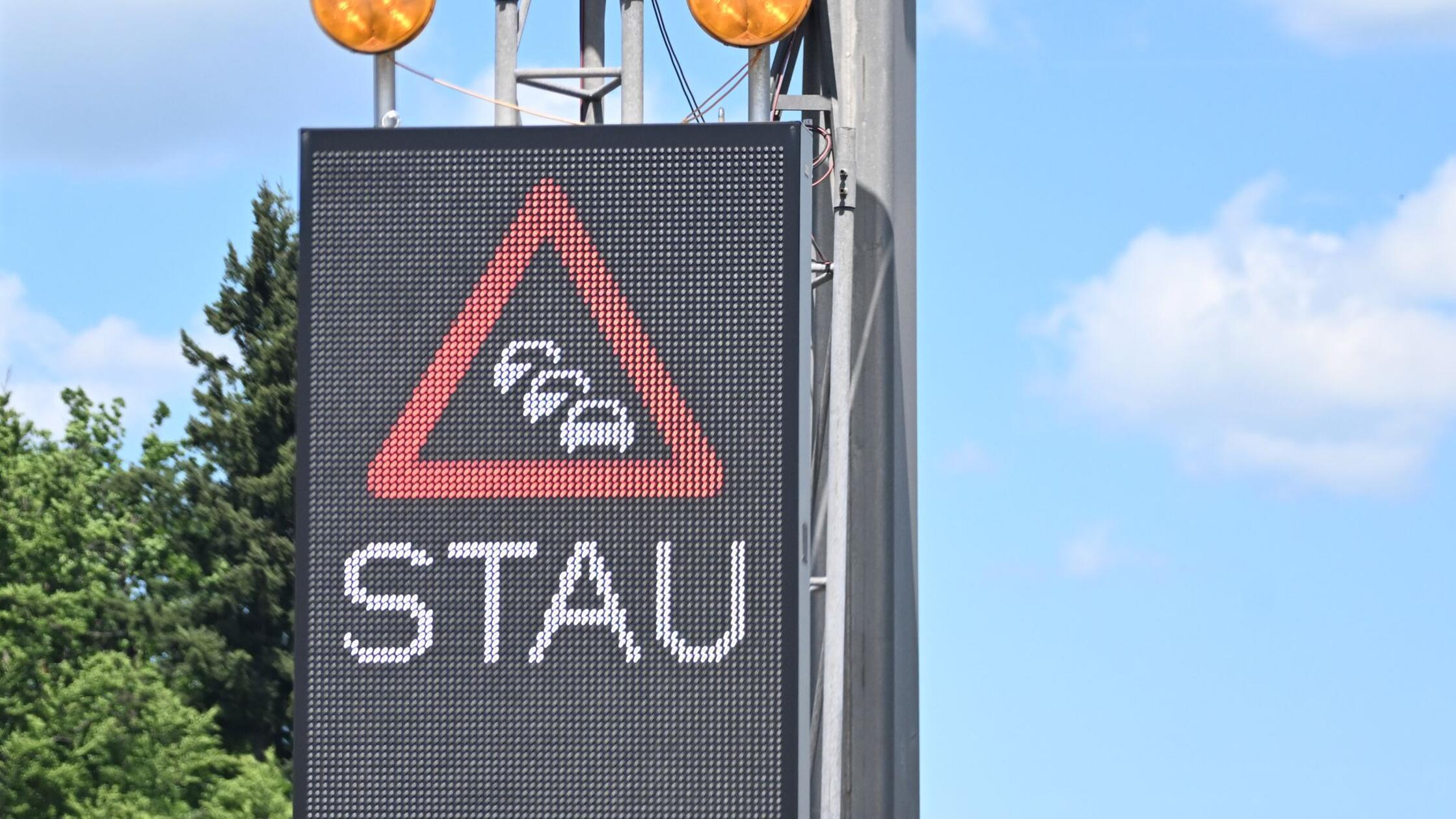 Sechs Autos krachen auf A8 ineinander: Fünf Verletzte