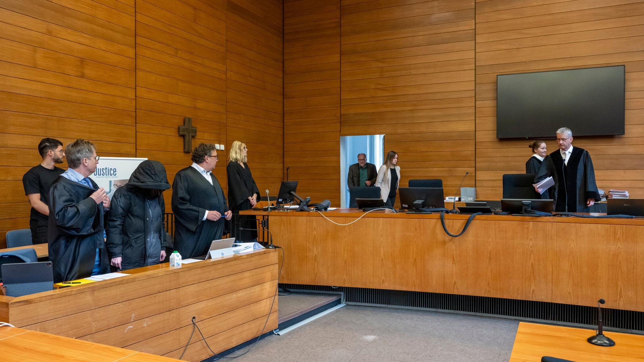 Mutter vor Gericht – Urteil nach Tod zweier Kinder erwartet