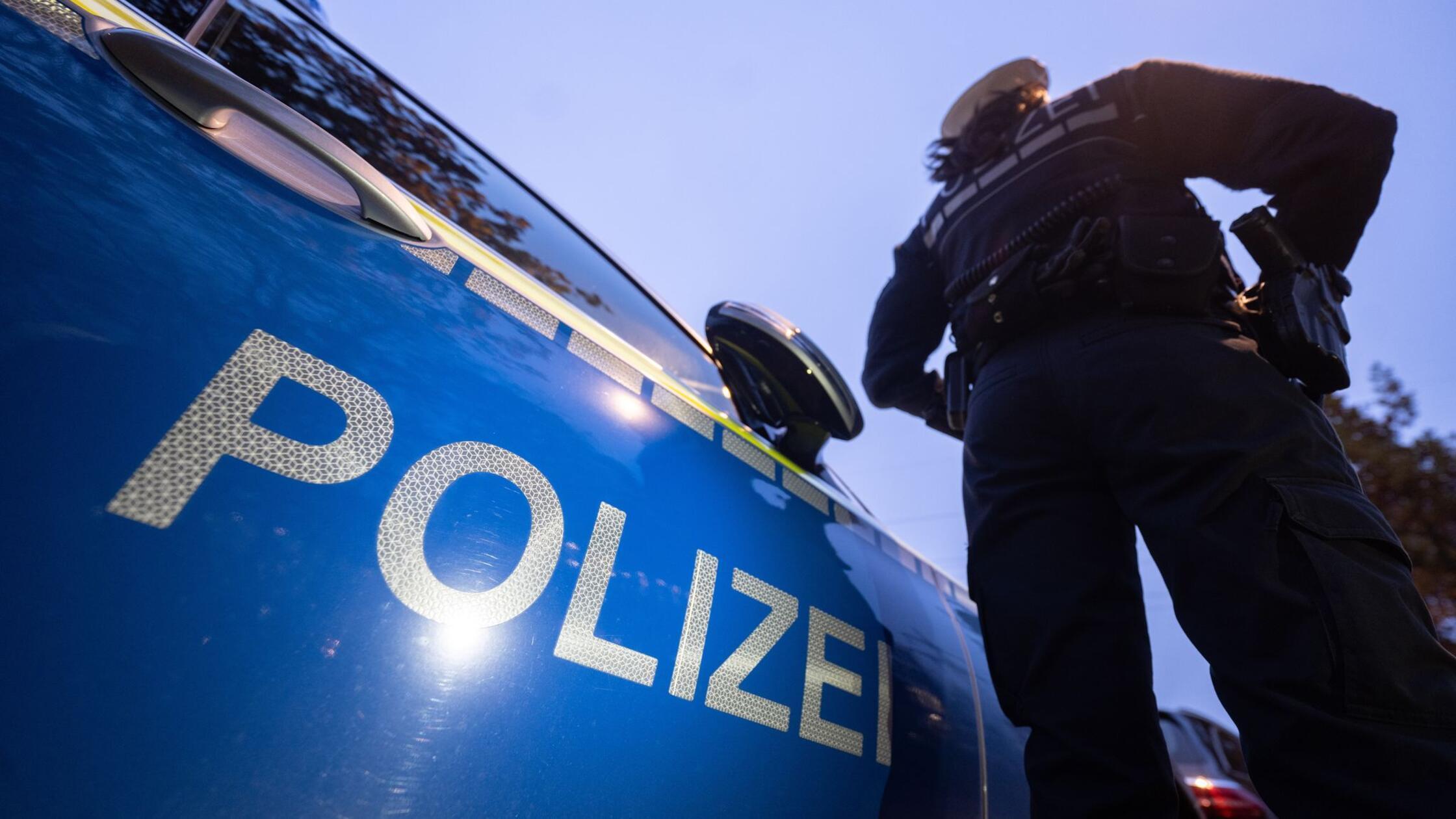 Kein Schlüssel: Betrunkener will Auto mit Fingern öffnen