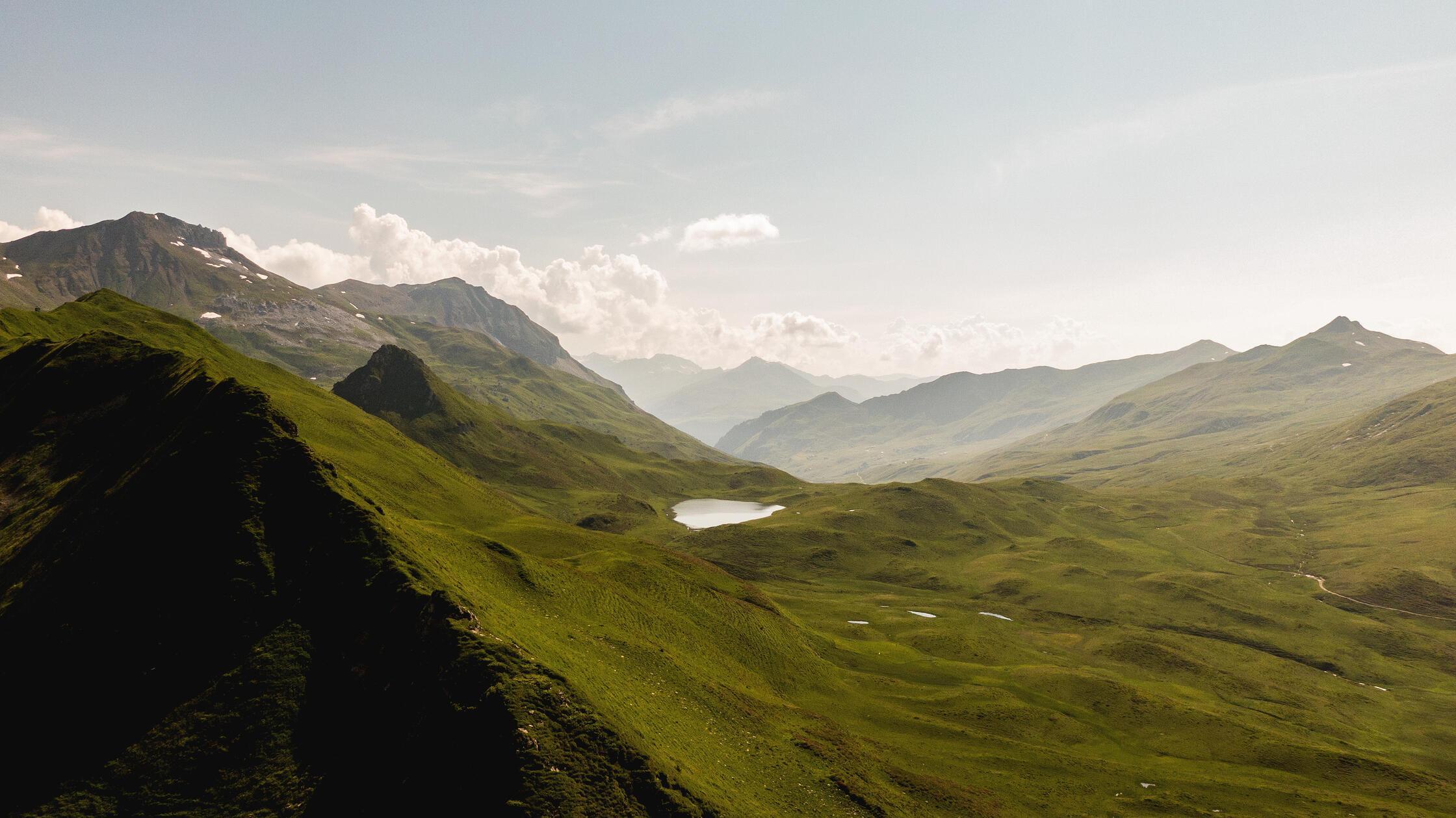 Über den Grünsee und den Durannapass geht es nach Strassberg im Fondei-Tal.