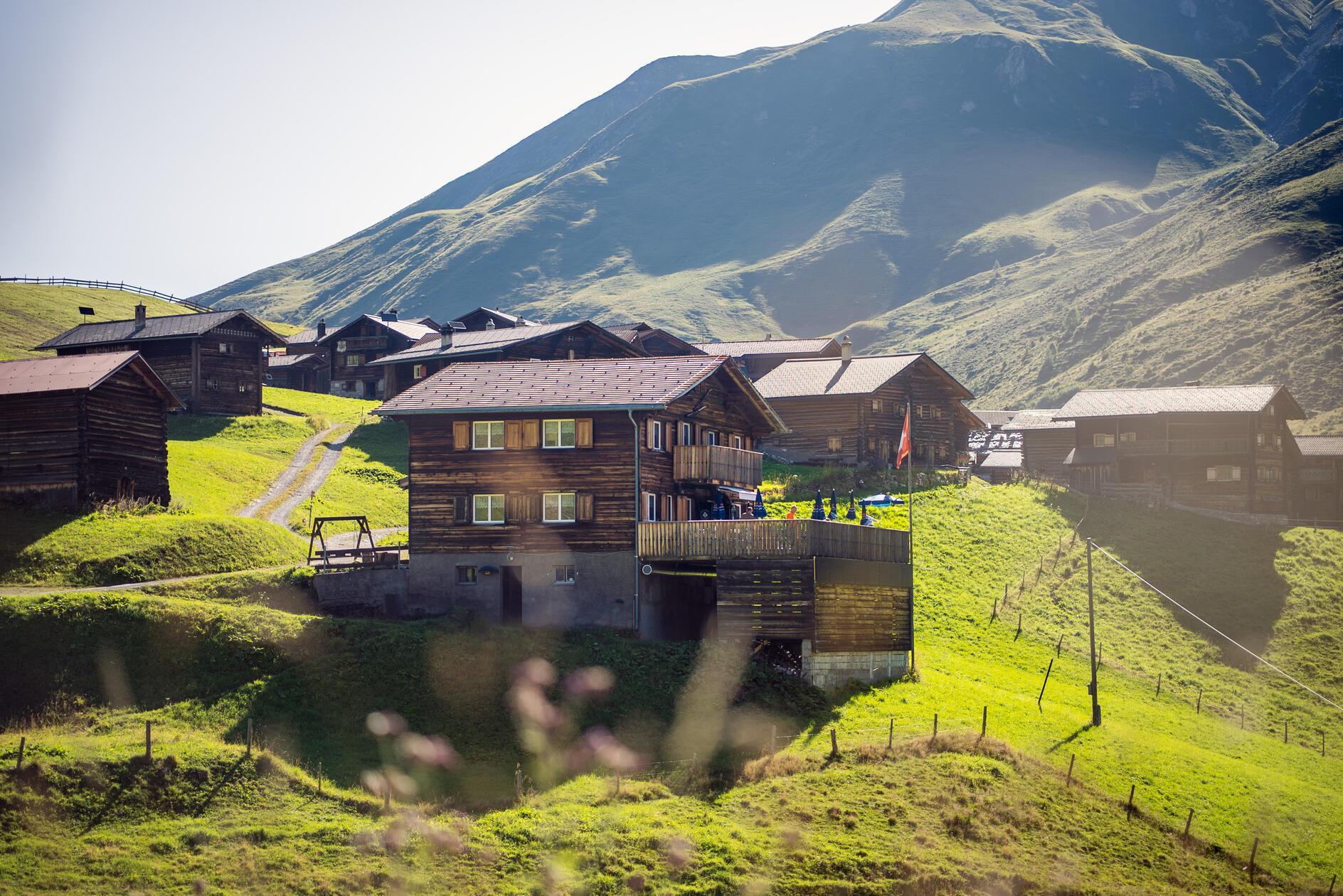 Wie im Freilichtmuseum: Der Walserort Strassberg in Graubünden.