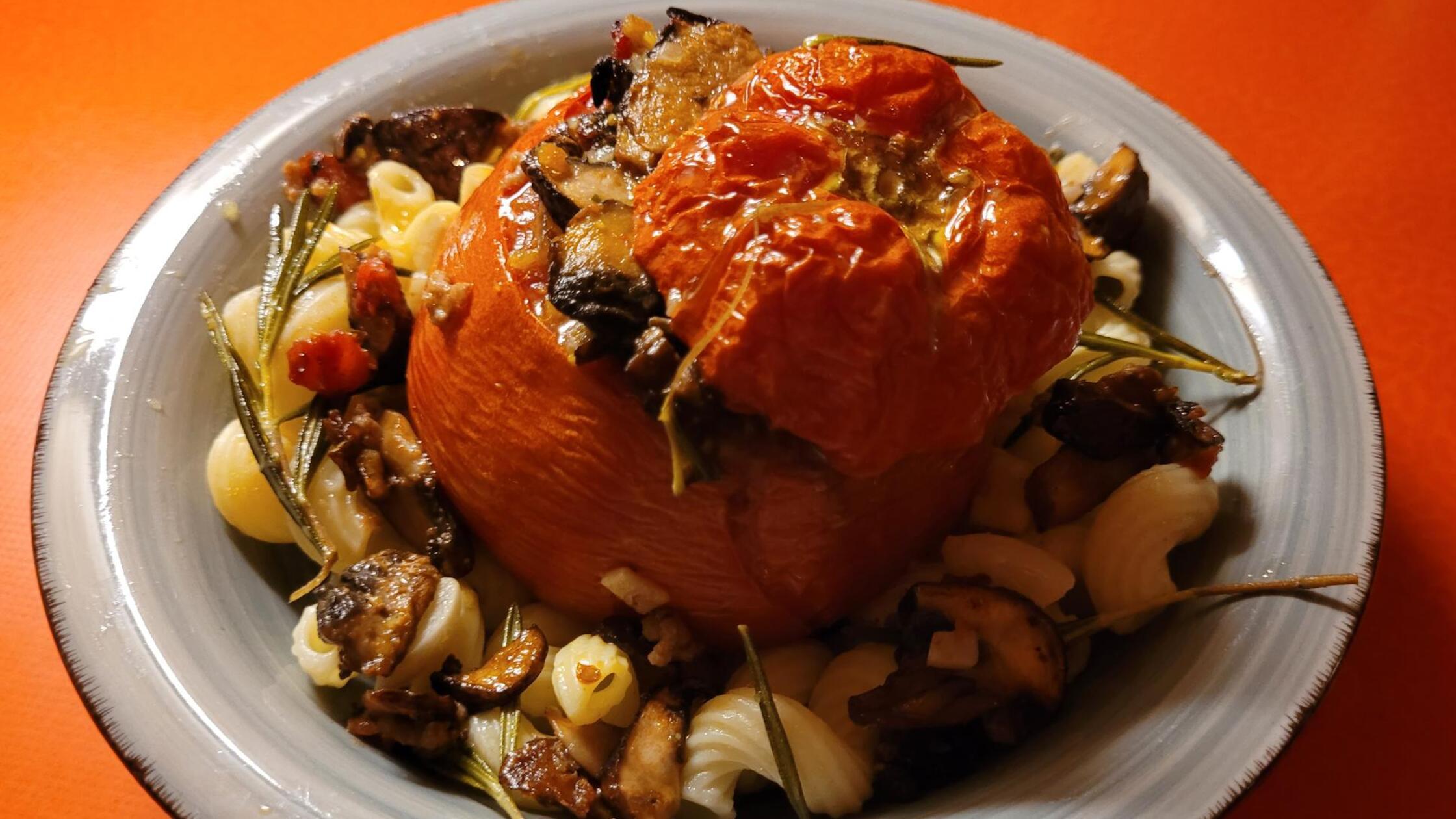 Mamma-Mia-In-diesem-mediterranen-Pasta-Rezept-spielt-die-Ochsenherztomate-die-Hauptrolle