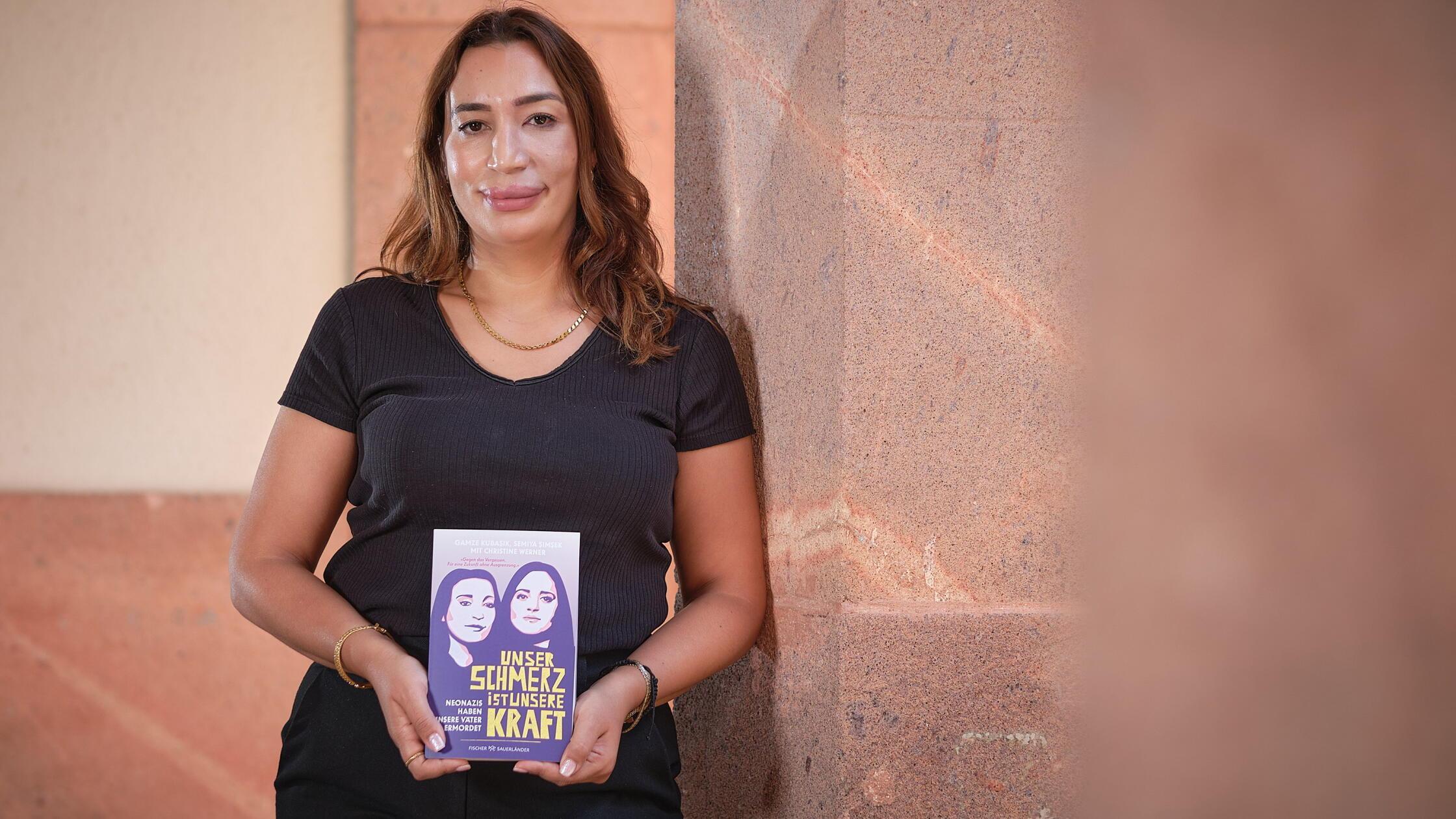 Semiya Simsek (Simsek), aufgenommen am Rande einer