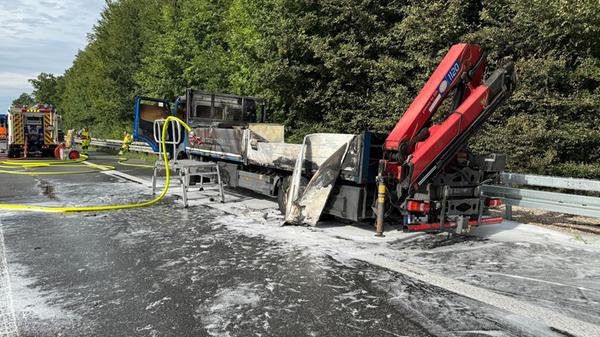 Mit Spraydosen, Akkus und Holz beladen: Lastwagen