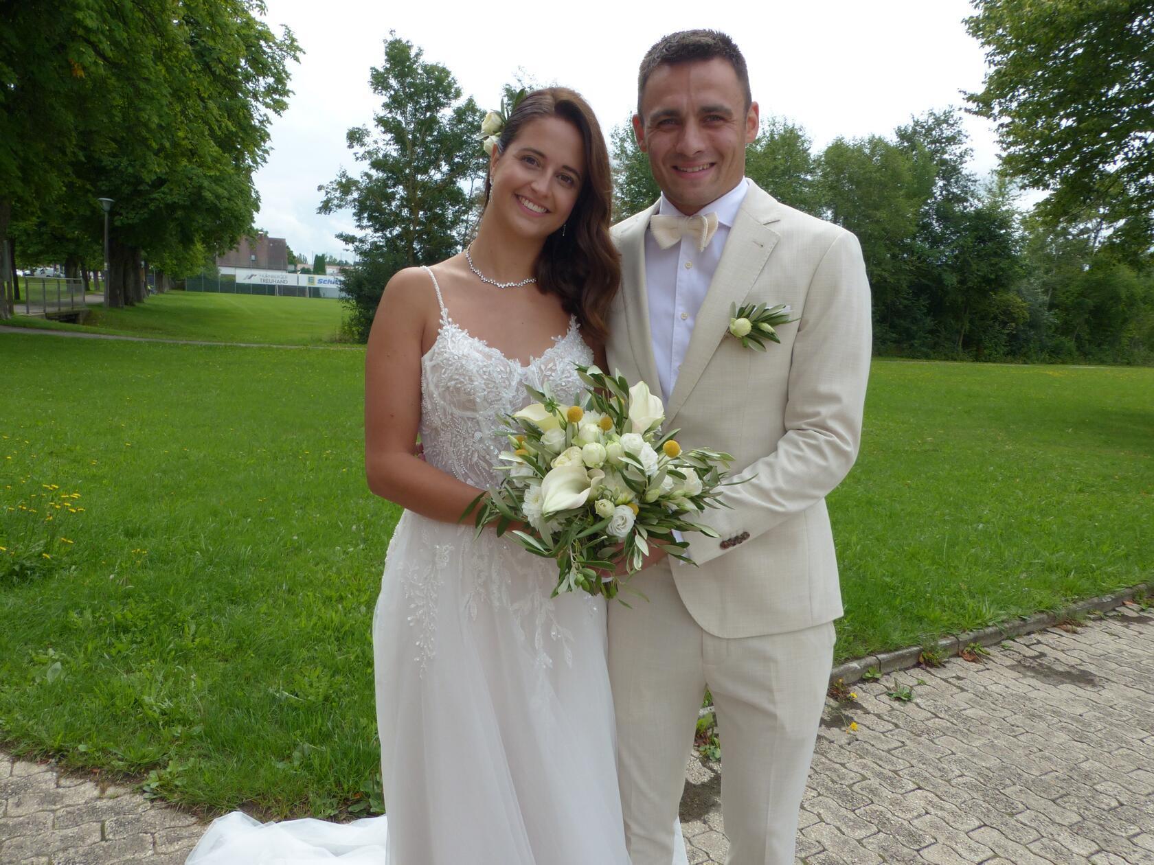 Johanna und Felix Federhofer haben in der Wallfahrtskirche in Freystadt kirchlich geheiratet. Die beiden haben sich bei ihrem großen Hobby, dem Triathlon-Sport, kennengelernt.