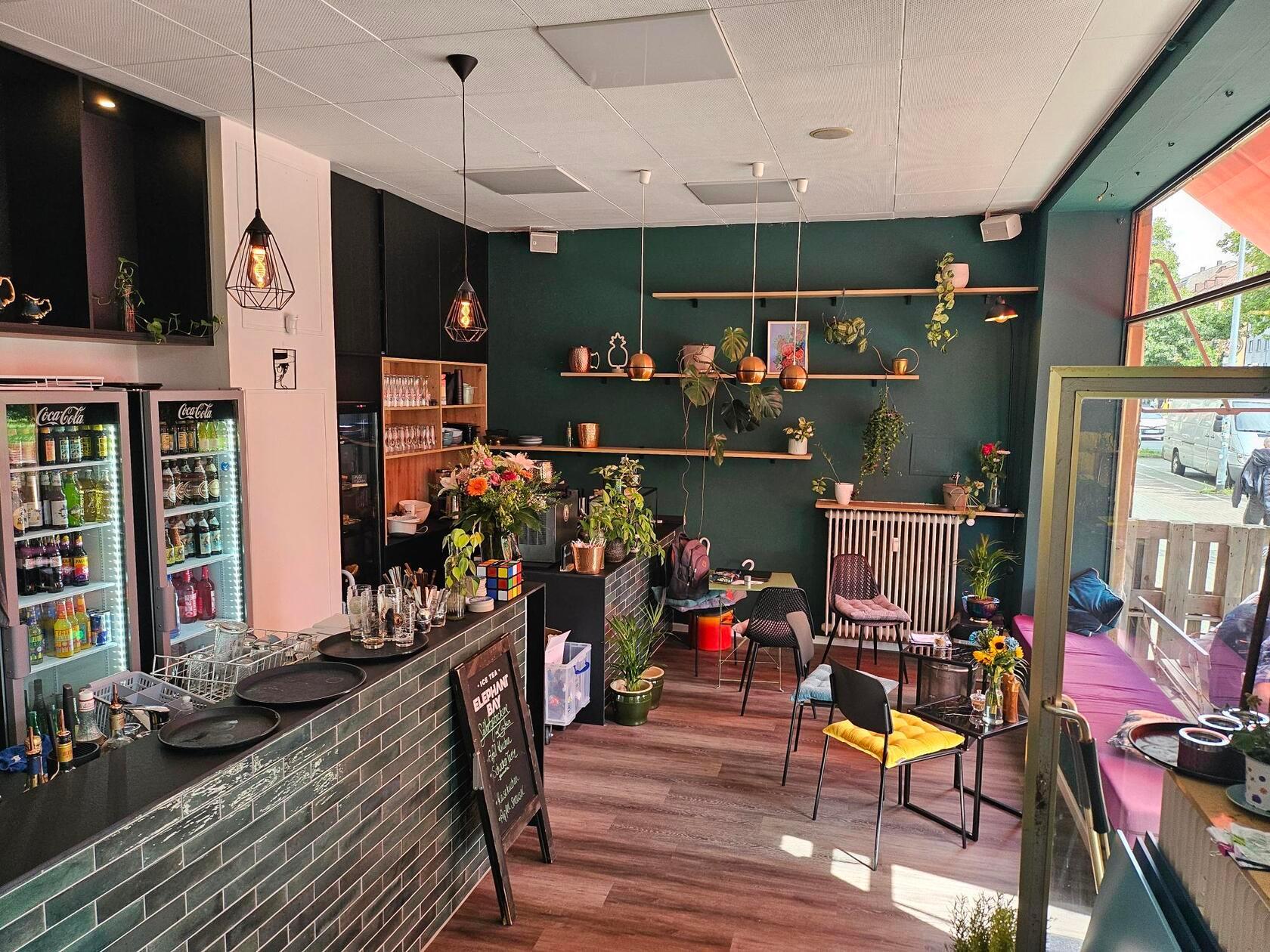 Platz 11: Das Café Regina punktet mit hausgemachten Kuchen, Avocadobrot und veganer Currywurst. Das Bistro in der Fürther Straße 64 in Nürnberg landet in unserem User-Voting auf Platz elf.