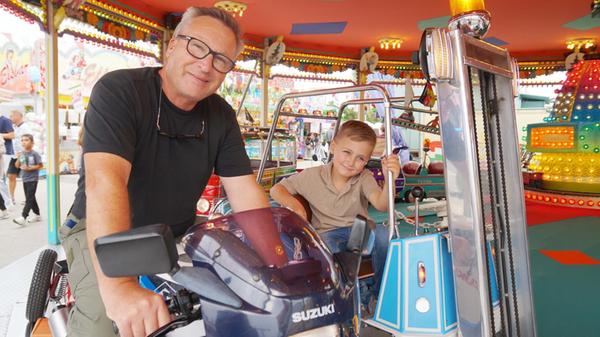 Karussel_Ulrich Joachim li und Enkel Maalin