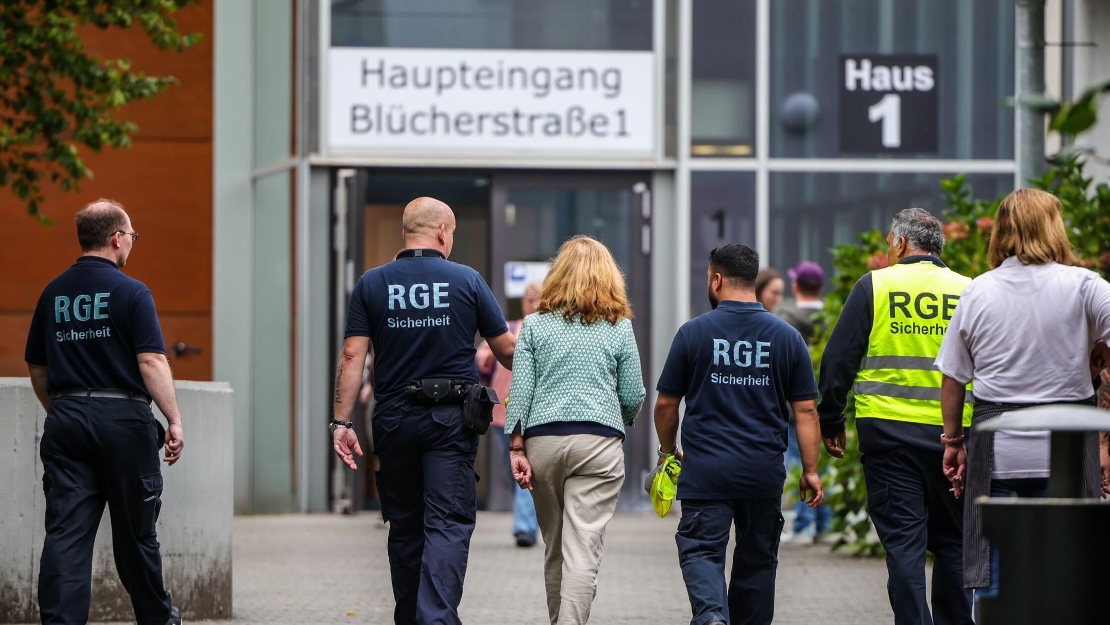 Reul: Messerangriff könnte islamistischen Hintergrund haben