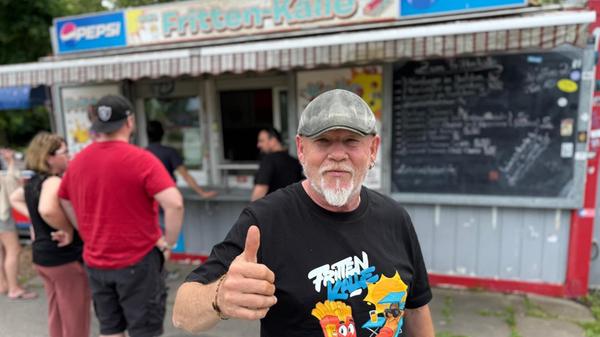 Platz 5: Zum Fritten-Kalle befindet sich im Alfred-Hensel-Weg 90 in Nürnberg und steht für leckeres Imbiss-Essen. Der Kult-Imbiss stand bereits auf Festivals wie Rock im Park und war dort für einige ein großes Highlight. Currywurst-Liebhaberinnen und -Liebhaber wählten die Wurst auf Platz fünf.