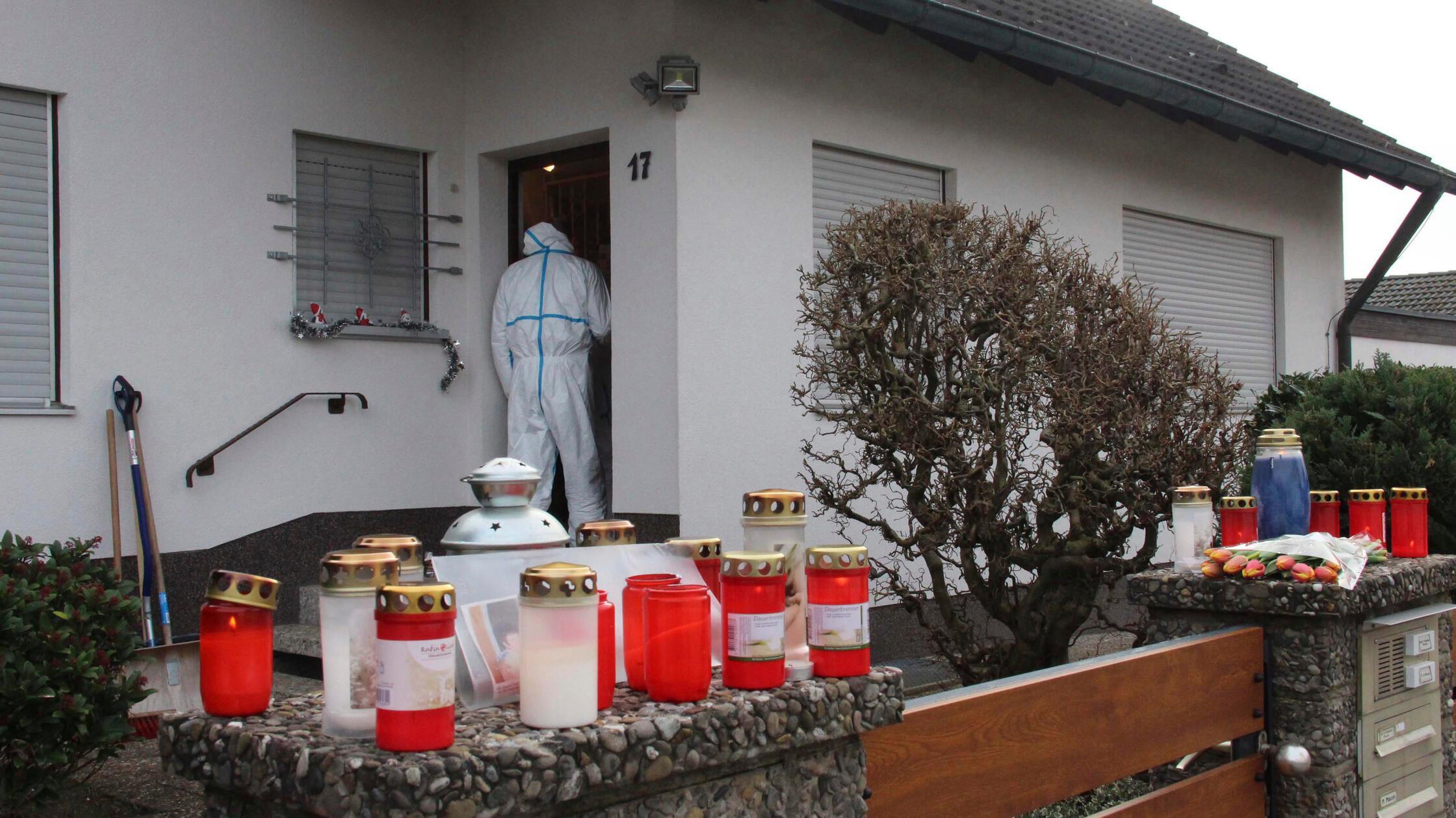 placzek_ermittler_polizei_eingang_kerzen-crop