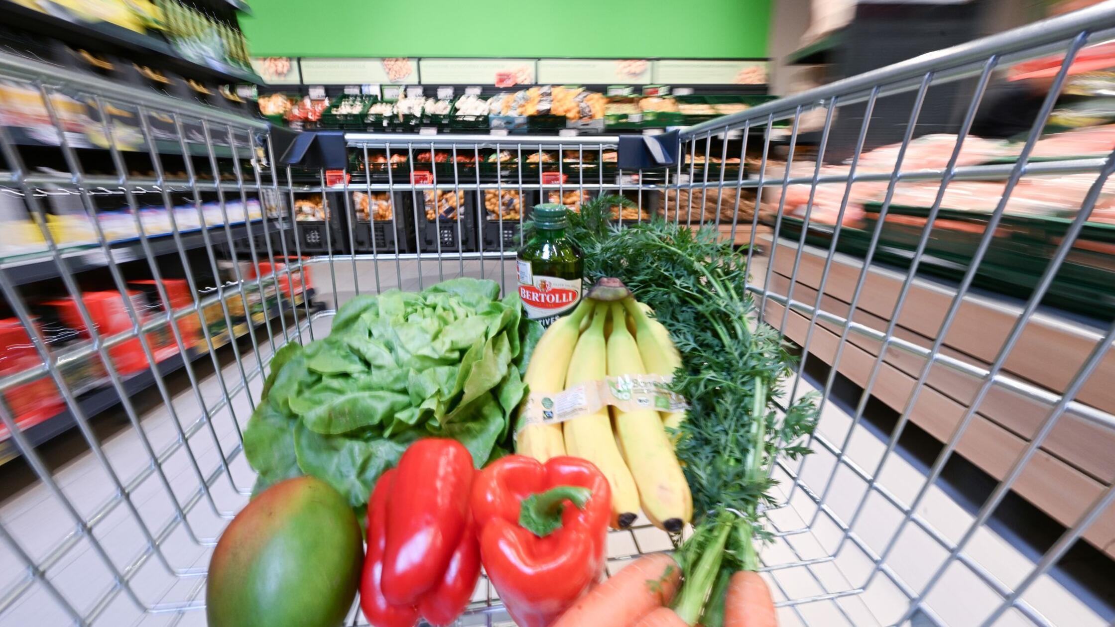 Verbraucher kaufen wegen teurer Lebensmittel anders ein