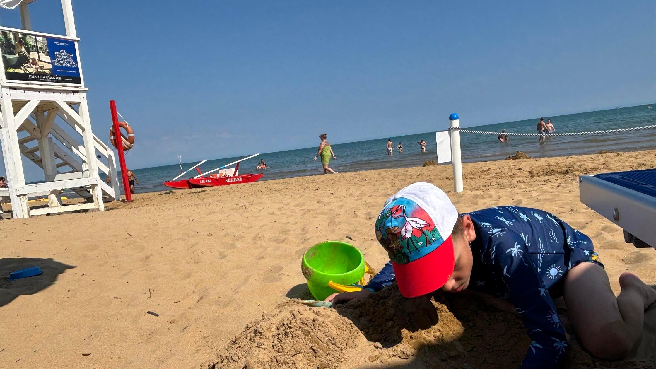 Die schönen Sandstrände werden von Rettungsschwimmern überwacht.