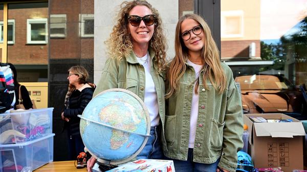 Der Trempelmarkt gilt als Paradies für Antiquitäten-Liebhaber und Schnäppchenjäger: Von Dachbodenschätzen über Vintage‑Fundstücke bis hin zu Kinderwaren lässt sich hier so gut wie alles ergattern.