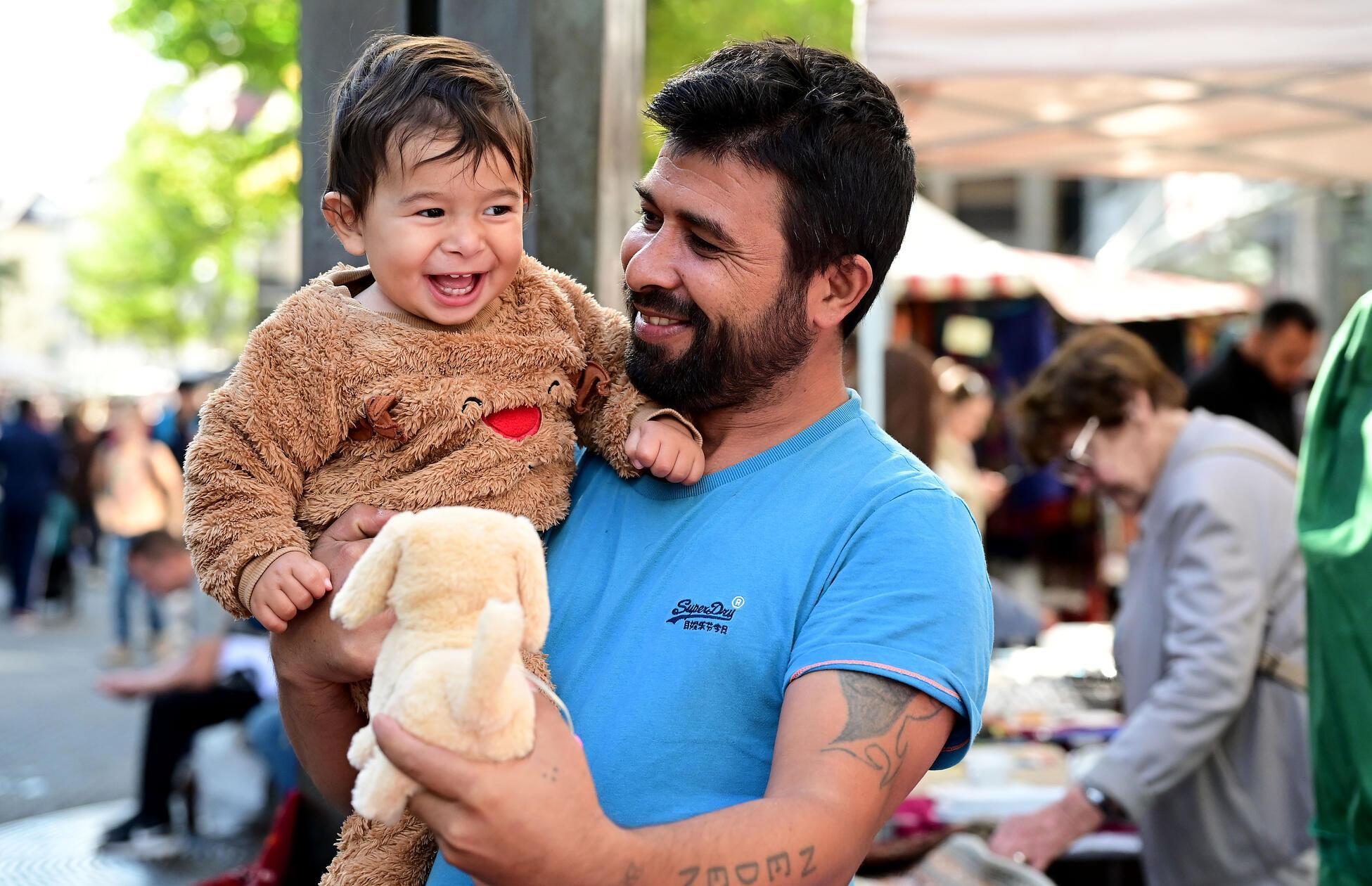 Wenn die Eltern ein Schnäppchen machen können, freut das natürlich auch die ganz Kleinen.