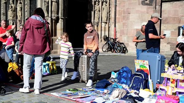 Auch die Kleinen können sich schon einmal am Feilschen und Verkaufen üben: Denn laut für Kinder und Jugendliche im Alter zwischen sieben und 15 Jahren stehen kostenlose Flächen von jeweils einem Quadratmeter zum Verkaufen zur Verfügung.