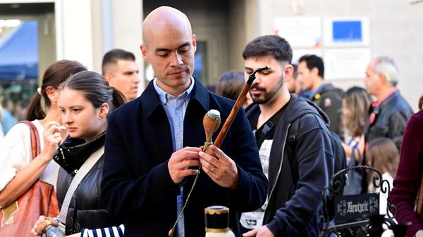 Der Herbst-Trempelmarkt hat am Freitag sogar bis 24 Uhr geöffnet und am Samstag heißt er "Stöberer" von 7 bis 20 Uhr willkommen.