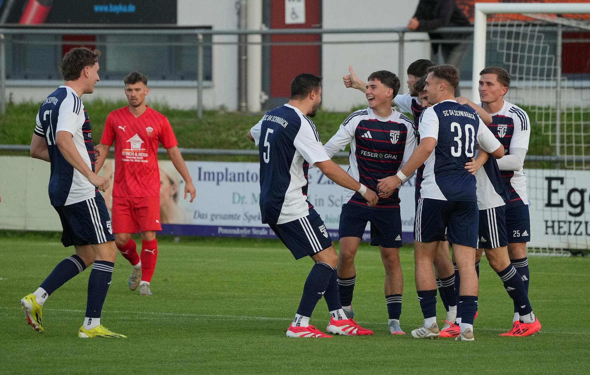 Fotostrecke vom wahnsinnige 7:0-Erfolg des SC 04 Schwabach gegen den SV ...