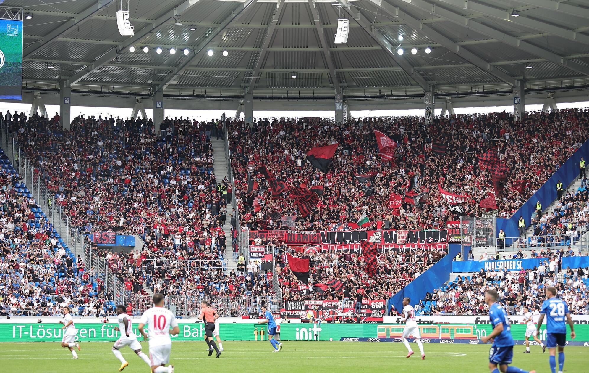 Auch die rund 3500 mitgereisten Fans sind entzückt.