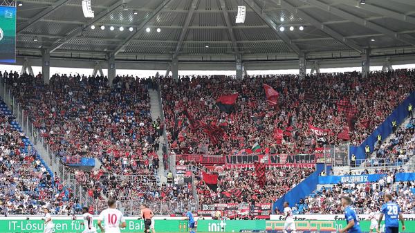 Auch die rund 3500 mitgereisten Fans sind entzückt.