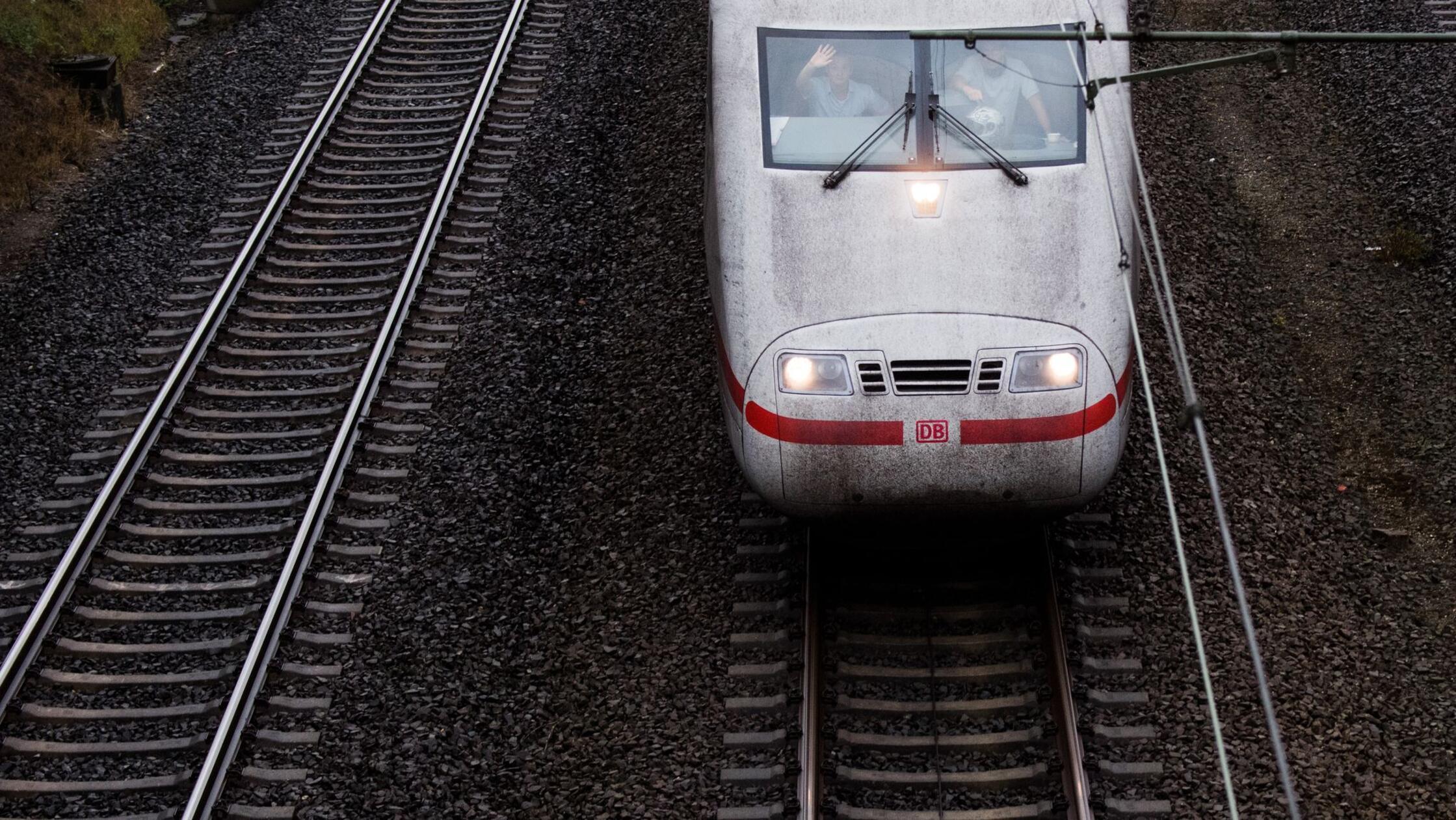 Brand und Unfall: Zugstrecke Hannover-Berlin beeinträchtigt