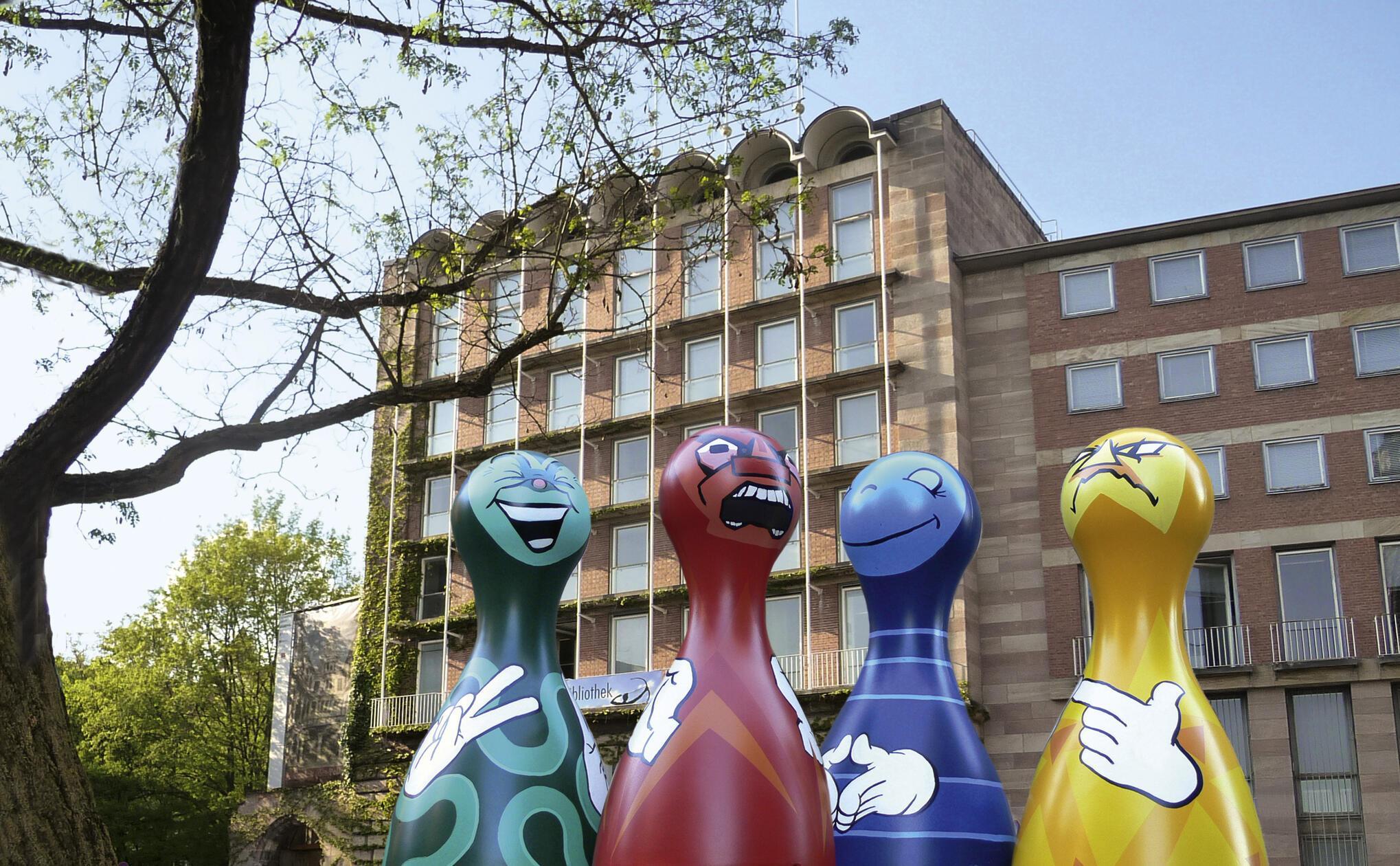 Der Spielenachmittag im Haus des Spiels am Egidienplatz in Nürnberg geht in die nächste Runde. Am Sonntag kann man dort wieder nach Herzenslust spielen und eines der vielen vorrätigen Spiele testen. Los geht's um 14 Uhr. Bei schönem Wetter hat auch der Innenhof geöffnet.