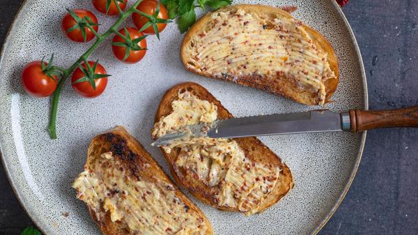 Baguette mit Tomatenbutter