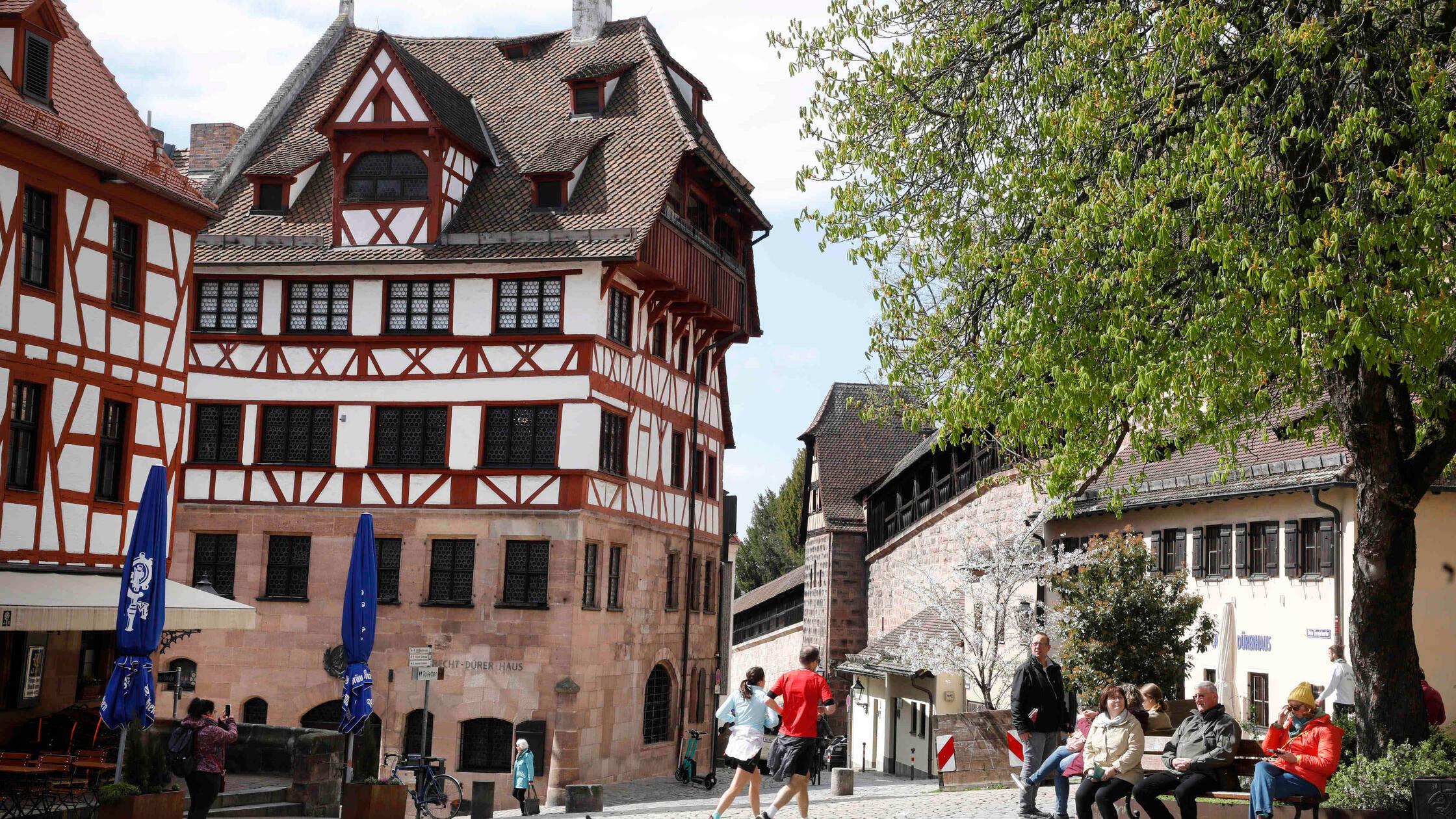 Clubfans aufgepasst: Albrecht-D&uuml;rer-Haus verlost signierten ...