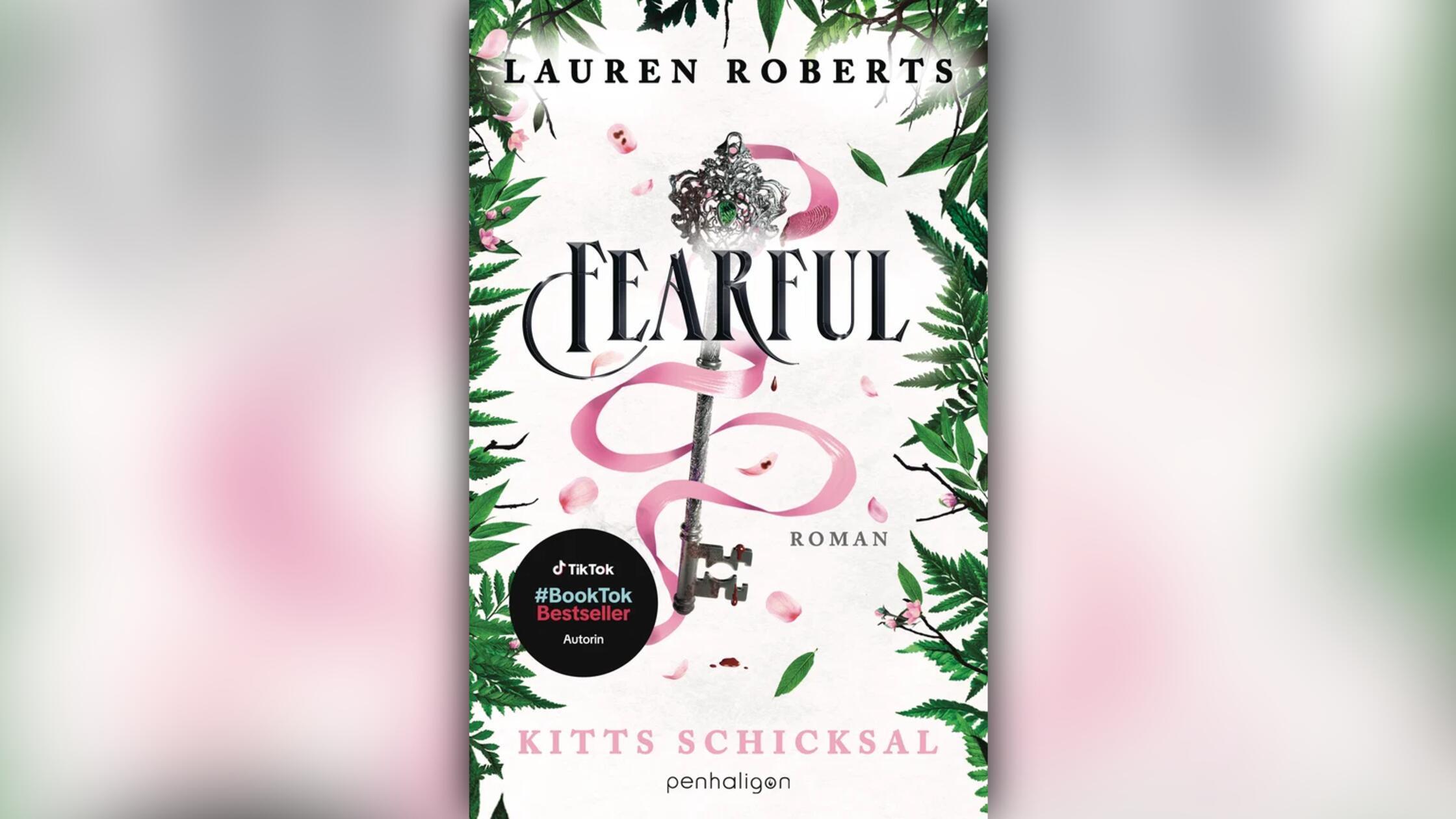 Neue Novelle aus dem Powerless-Universum von Lauren Roberts #TikTokMadeMeBuyIt: Die Powerless-Reihe von Lauren Roberts erfreut sich großer Beliebtheit und hat Schöpferin Lauren Roberts über 735 000 Follower eingebracht. In der neuen Novelle reist Mara widerwillig zurück nach Ilya. Kitt Azer hat sich einen folgenschweren Fehler geleistet und Mara kann nicht anders, als sich die Sache anzusehen. Doch bei genauerer Betrachtung entdeckt sie Dinge, die nicht nur Kitts Schicksal beeinflussen werden. Erscheinungstermin: 19. November 2025 272 Seiten Penhaligon 16 Euro