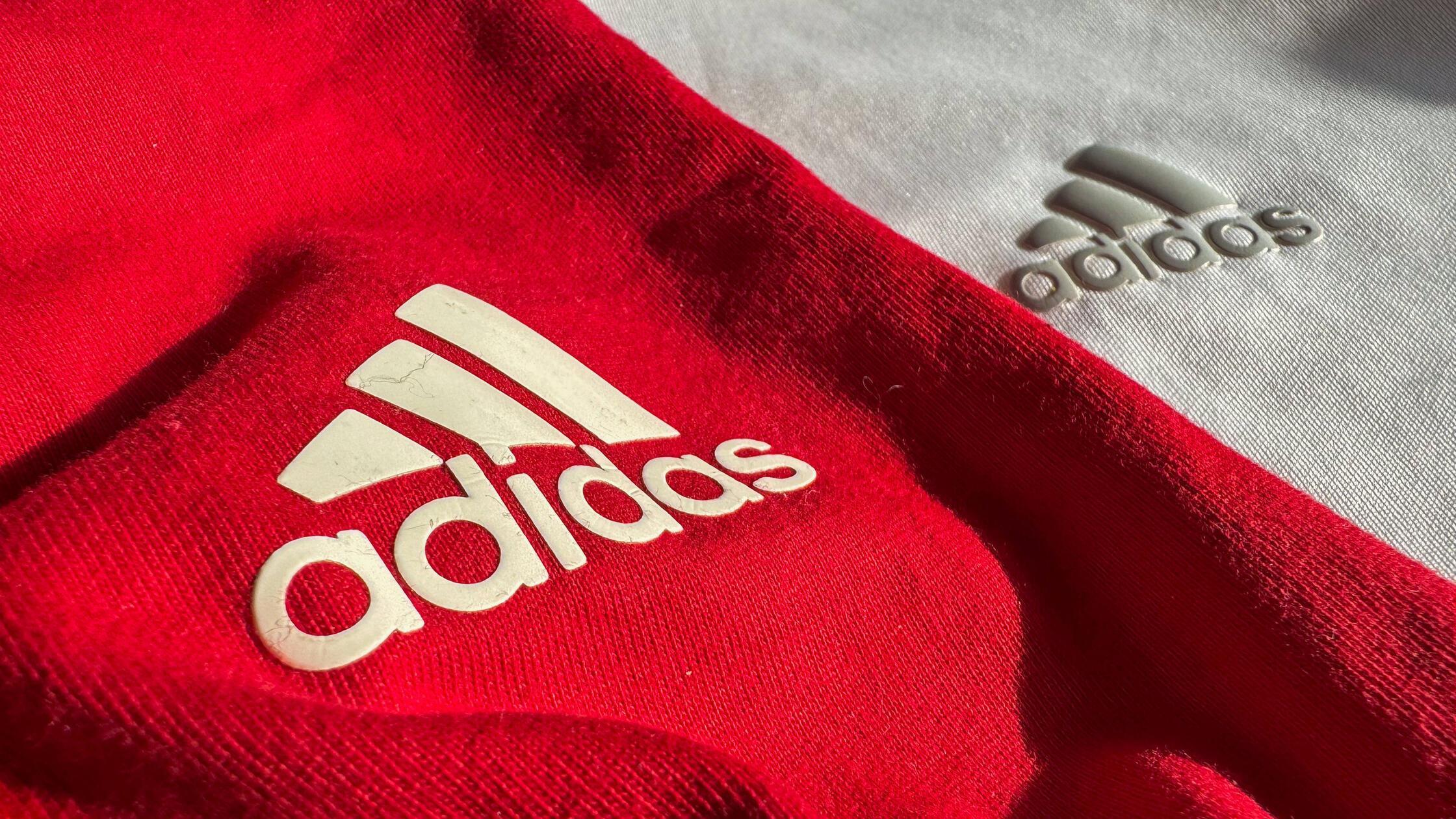 Adidas, Logo, Sportbekleidung, Rot und Weiß, Marke