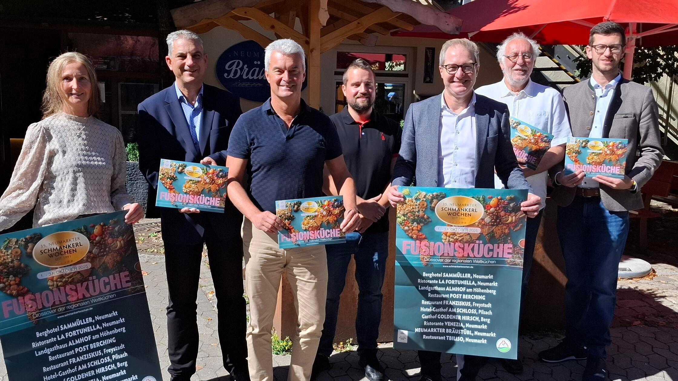 Präsentierten die Schmankerl-Broschüre (v.li.): Mi