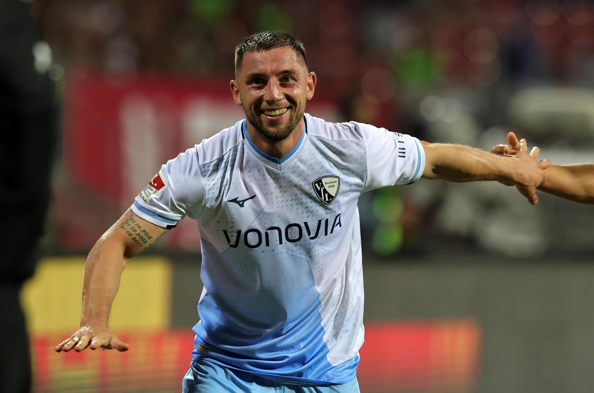 …lieferten sich beide Mannschaften einen offenen Schlagabtausch. Gleichzeitig wurde der Ball aber auch auf beiden Seiten immer wieder leichtfertig abgegeben. Nach rund 15 Minuten kippte das Spiel dann immer mehr zu Gunsten des 1. FC Nürnberg.