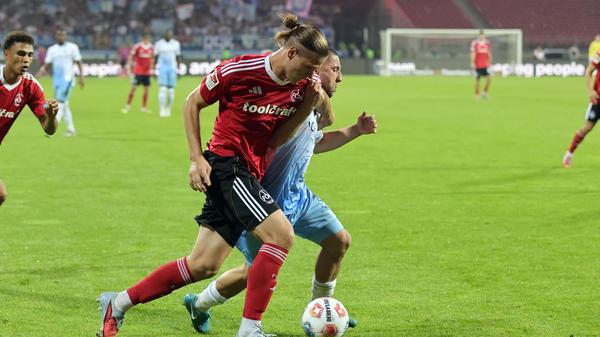 Es waren fast 30 Minuten gespielt, da hätte die Klose-Elf in Führung gehen müssen. Zoma und Diop behindern sich hier jedoch, am Ende vergeben die Hausherren hier eine gute Chance auf das 1:0.