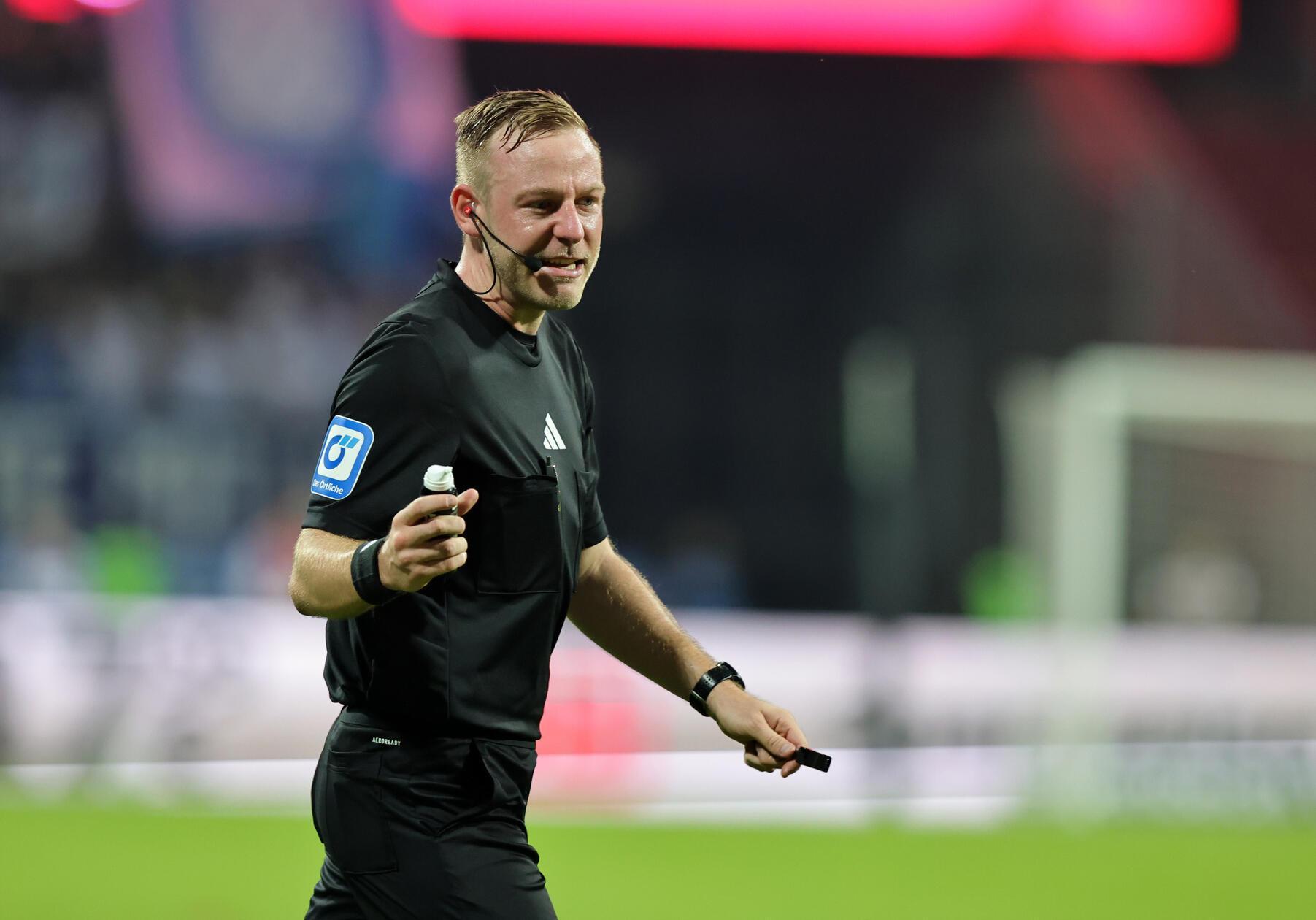 Das fällt dann wenige Minuten später, als Kapitän Gruber die Maschen trifft. Dann jedoch schaltet sich der VAR ein. Es geht um Millimeter, am Ende wird auf Abseits entschieden.