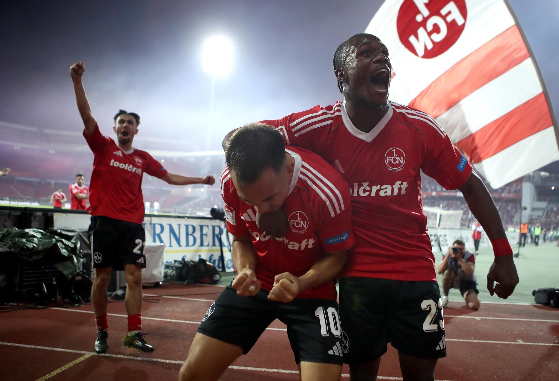 In Minute 68 fasst sich dann aber erneut Justvan ein Herz. Nach einem super Dribbling zieht der Zehner in bester Arjen-Robben-Manier von Rechtsaußen nach innen und schlenzt den Ball traumhaft in die Maschen. Diesmal gibt es keine Zweifel – der Club führt mit 1:0 unter großem Jubel auch im Stadion.