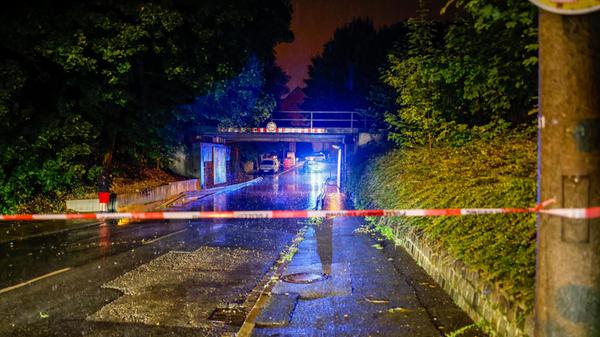 Innerhalb weniger Stunden fielen große Regenmengen, die örtlich für Überschwemmungen sorgten.