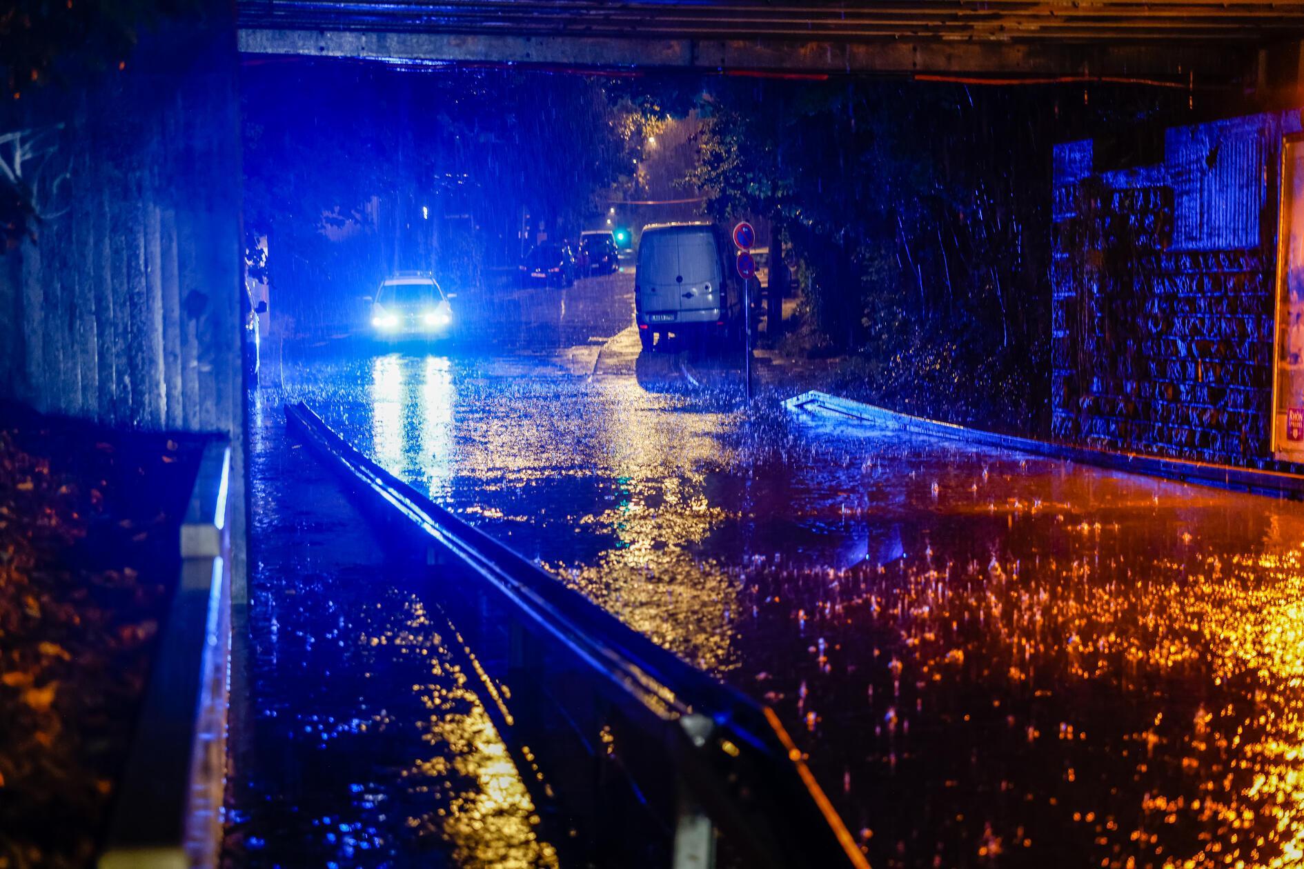 Ansonsten kam es in Mittelfranken nur zu einem weiteren Polizeieinsatz, so sei auch in Schwabach eine Straße überschwemmt worden.