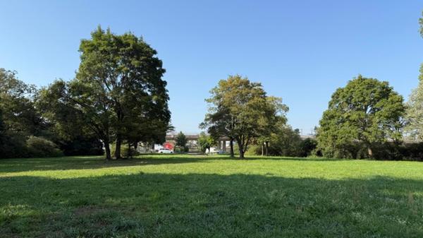 Baubeginn: Neuer Soccer-Court an der Fürther Straß