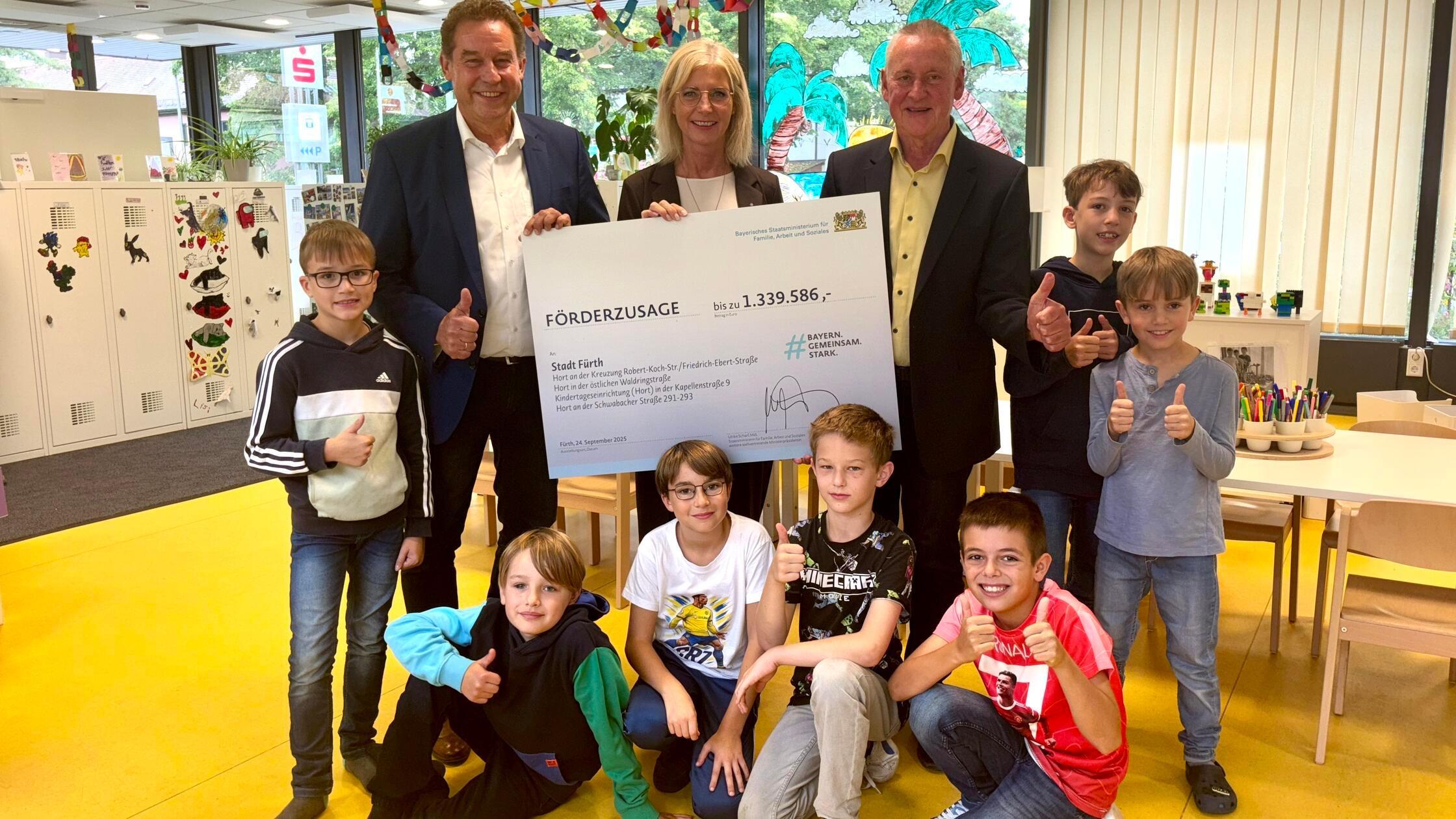 Fördercheck von Staatsministerin Scharf