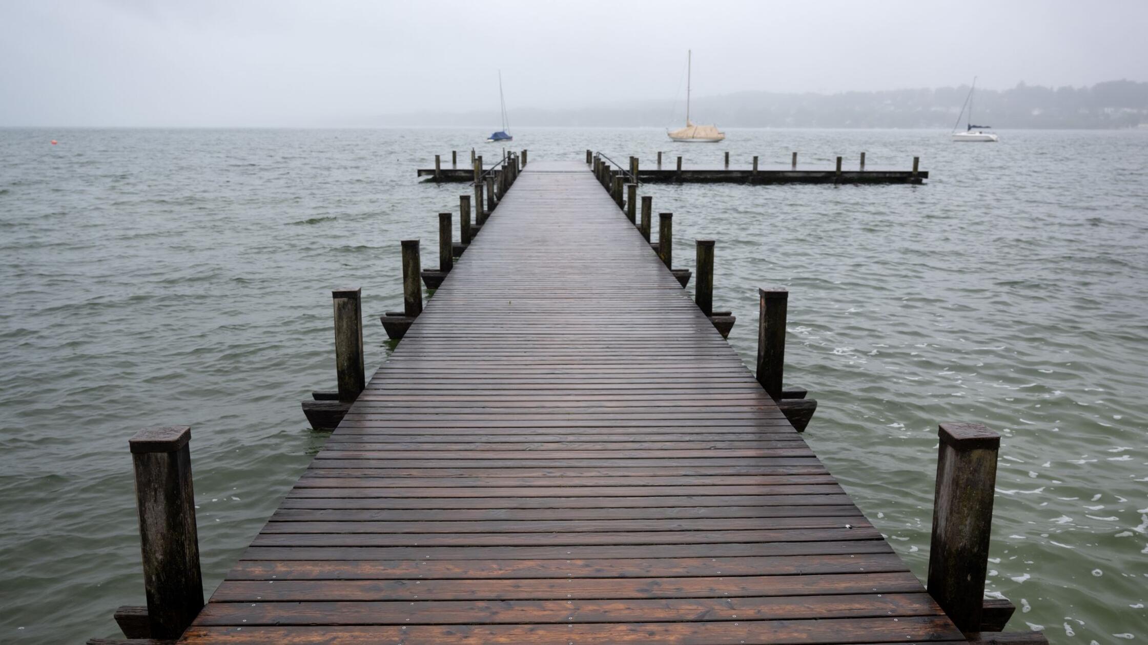 Tragisches Unglück in bayerischem See: Opa stirbt bei Rettungsversuch von Spielzeug