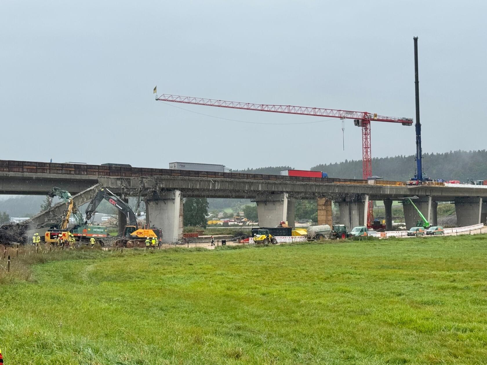 Die Rückbaumaßnahmen wurden gestoppt und die Polizei hat die Ermittlungen aufgenommen.