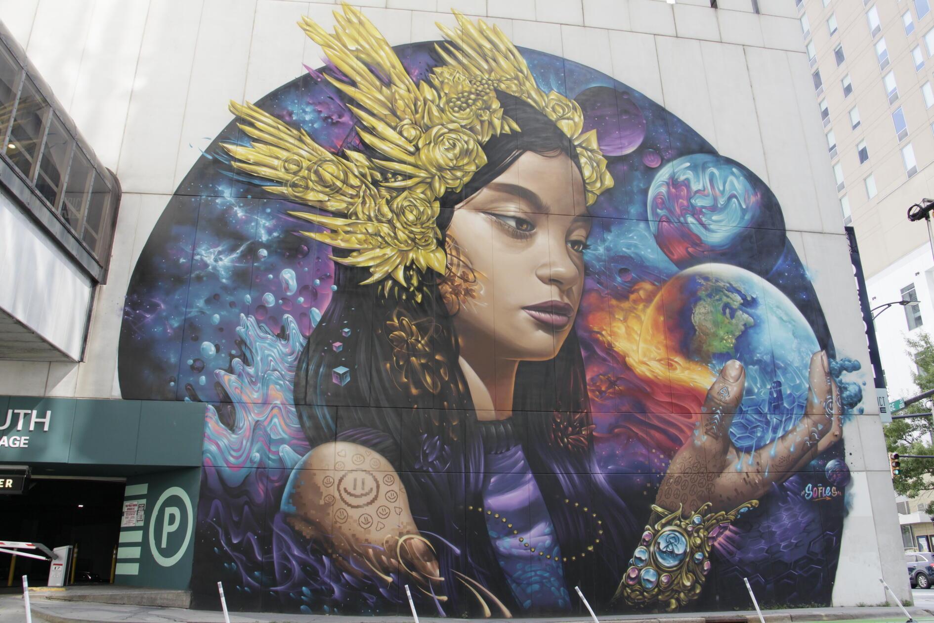 An vielen Gebäuden in Charlotte finden sich beeindruckende "Murals" (zu Deutsch: Wandgemälde), die lokale Künstlerinnen und Künstler in aufwendiger Kleinstarbeit gestaltet haben.