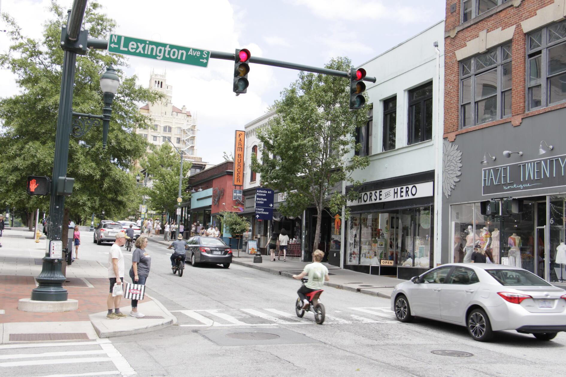 Asheville ist eine quirlige Stadt im Süden North Carolinas. Hier ist die Kunst- und Kulturszene zu Hause, außerdem gibt es rund 50 Brauereien.